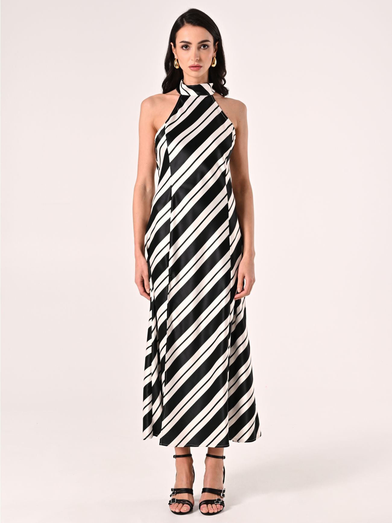 Robe à rayures noires et blanches det_1