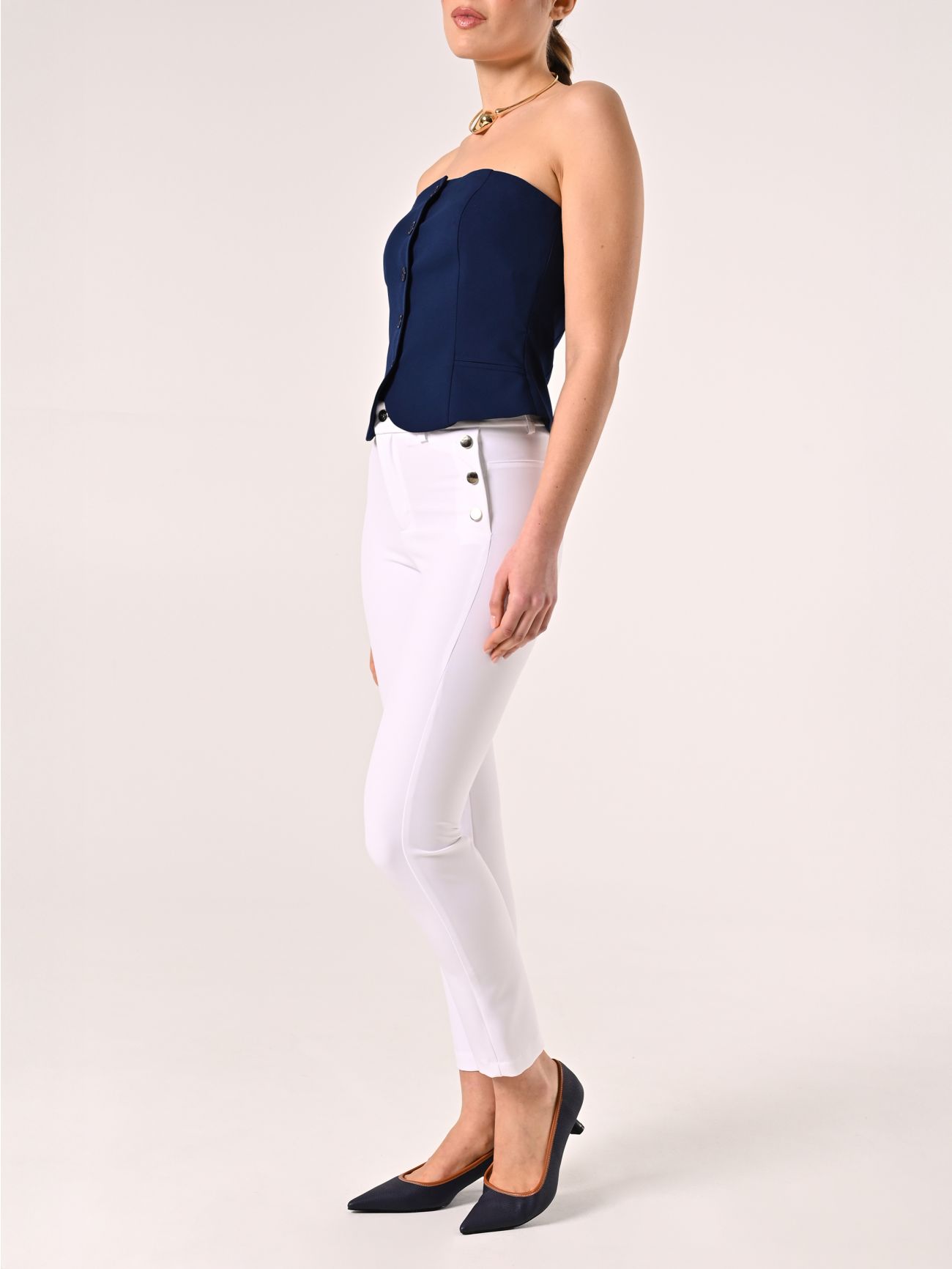 Pantalón blanco con botones marineros in_i7