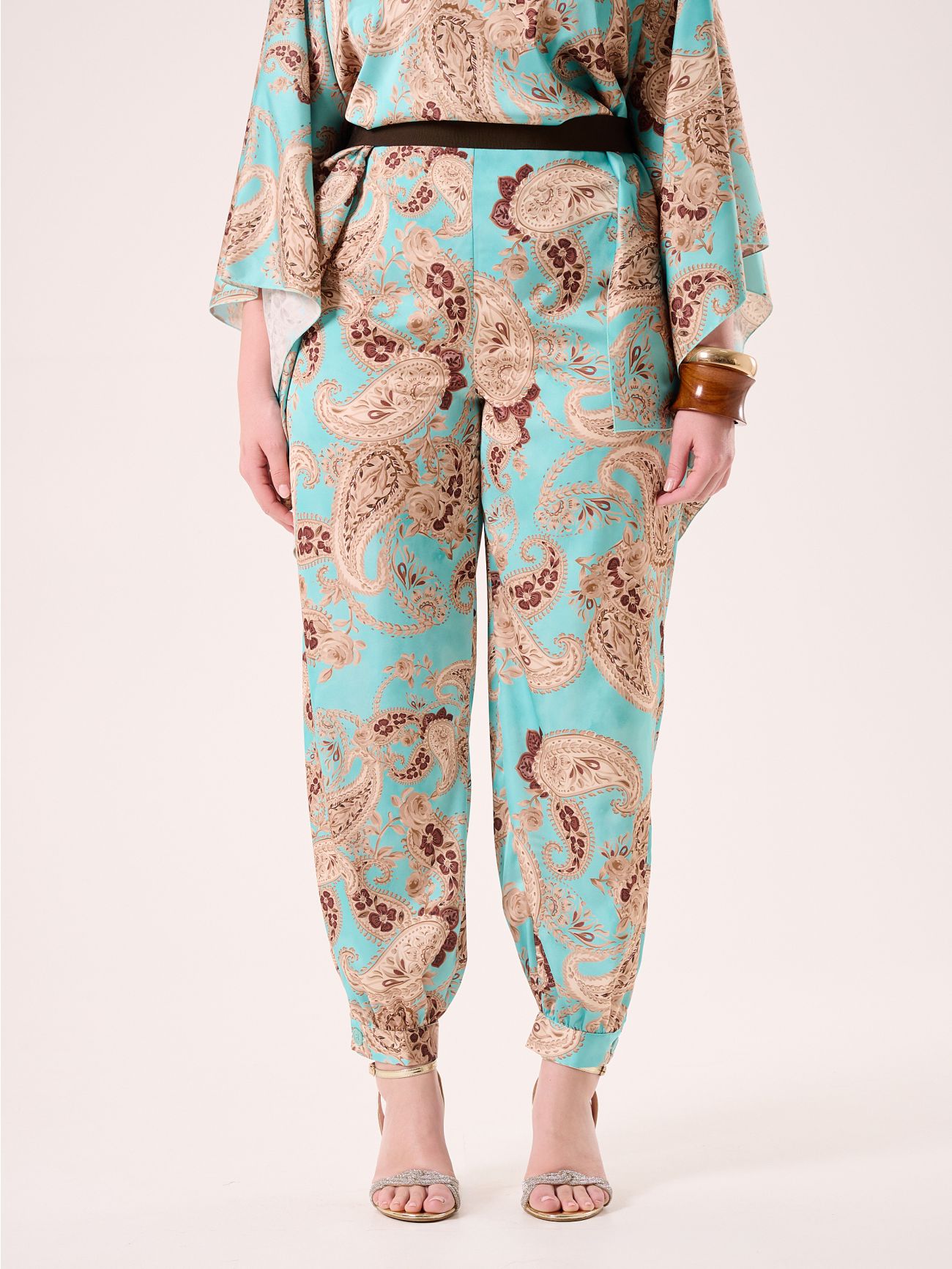 Curvy-Hose mit Paisleymuster in Wassergrün det_3