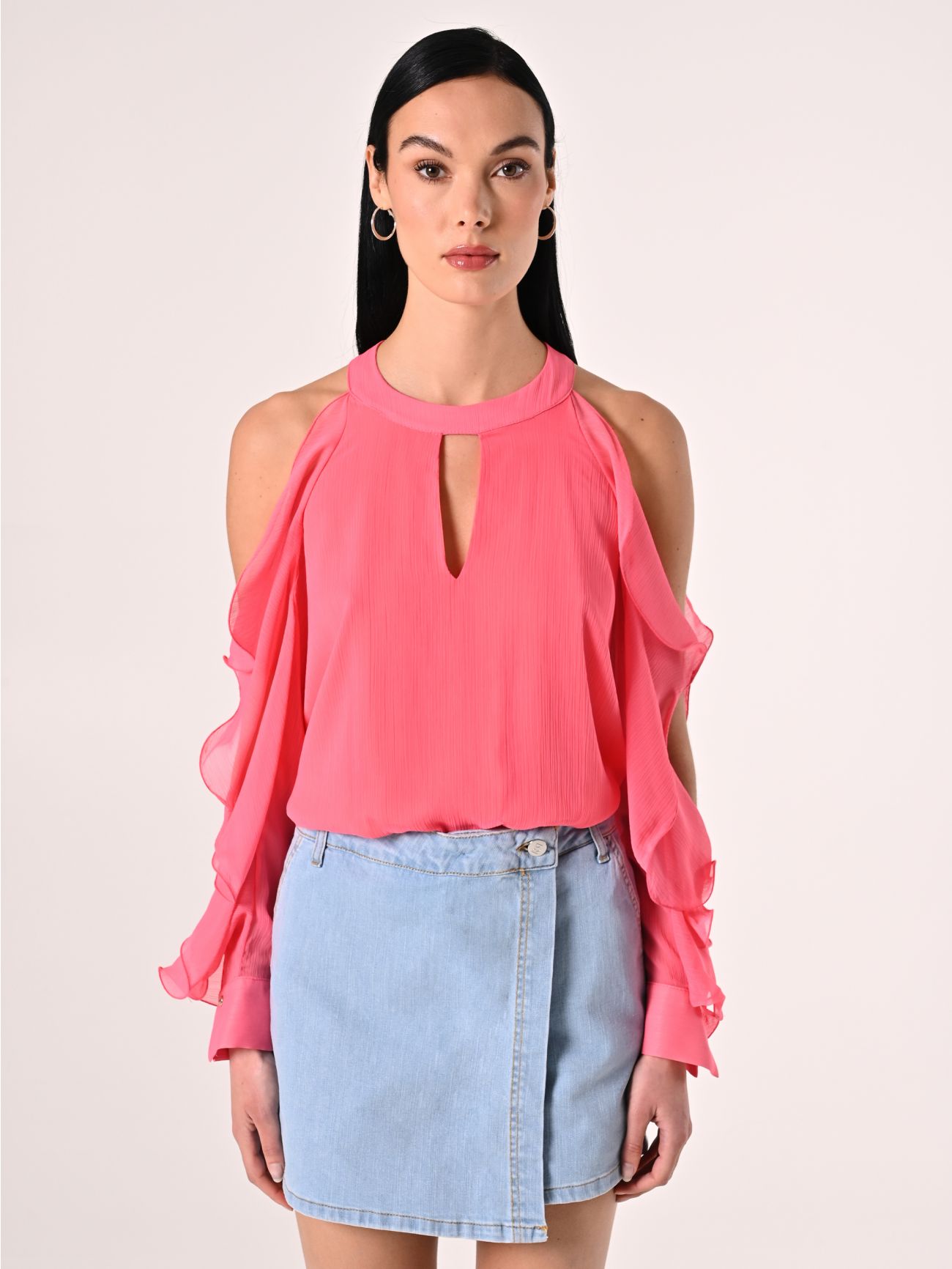 Bluse mit Rüschen in Kamelienrosa det_2