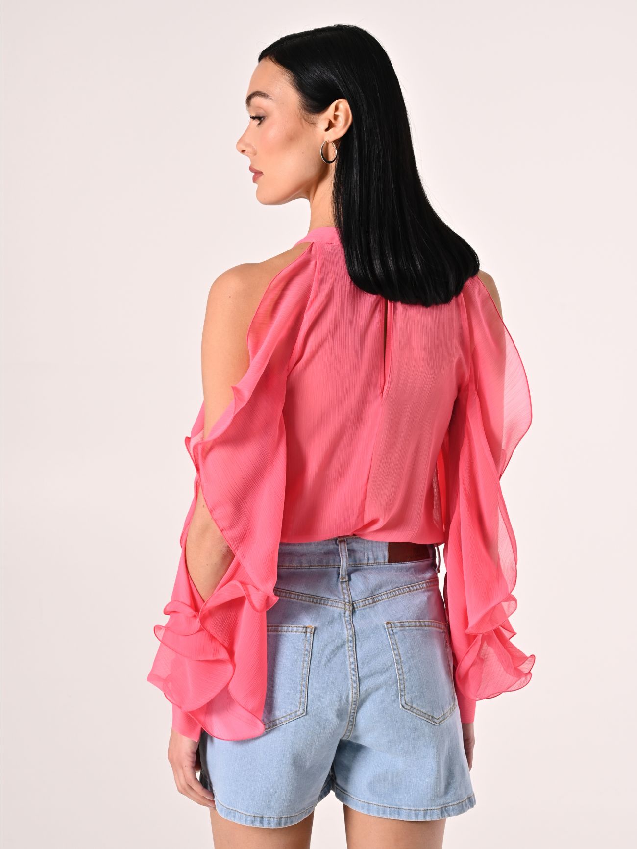 Bluse mit Rüschen in Kamelienrosa det_3
