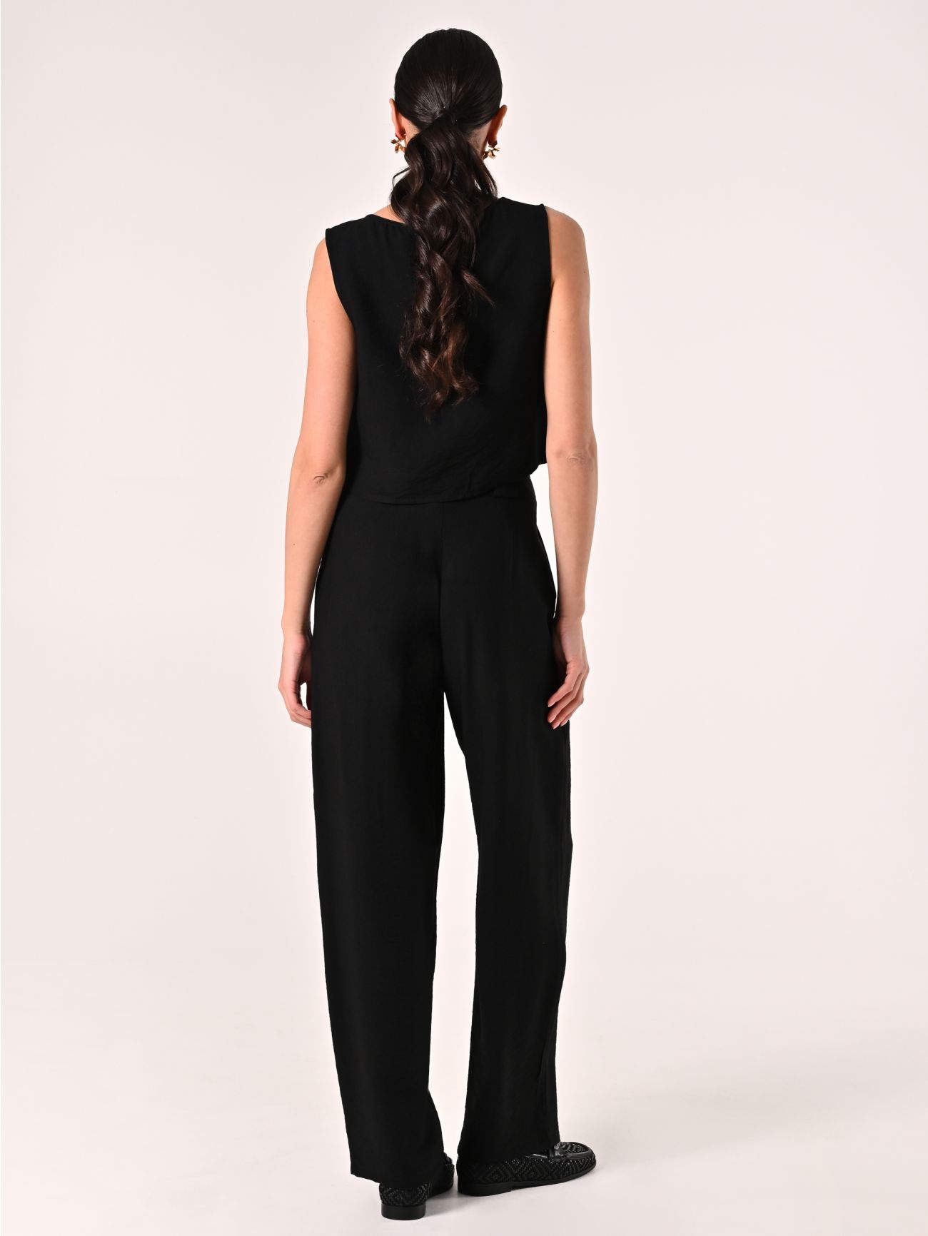 Pantaloni Neri con Pinces det_3