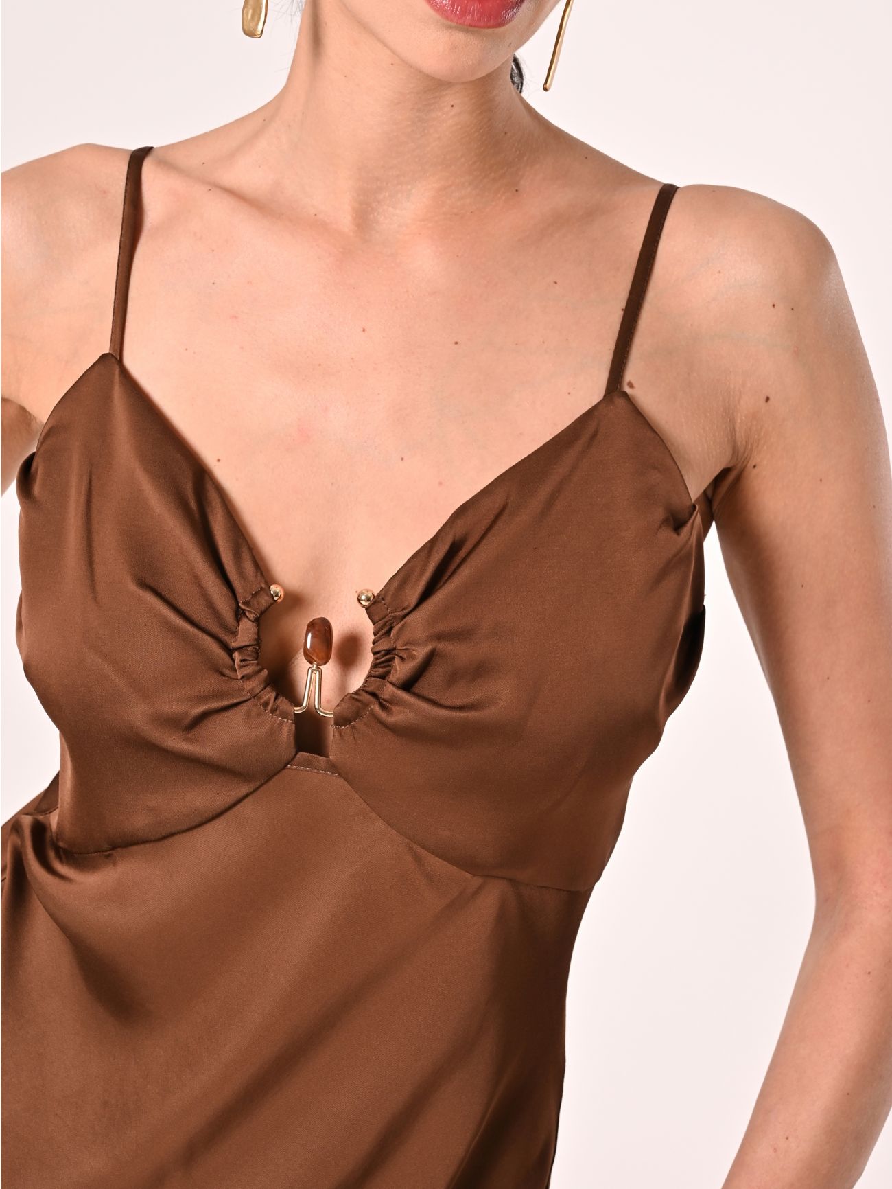 Top marron en satin in_i5