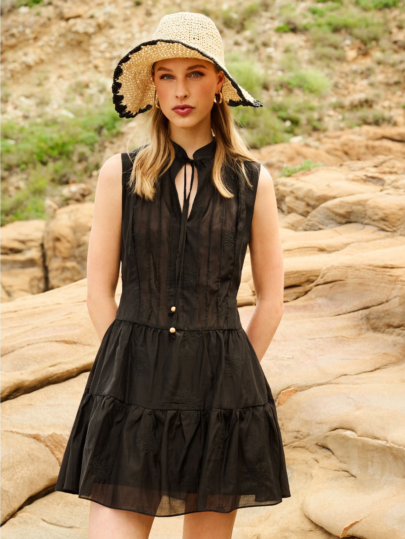 Robe courte noire à volants sp_e1