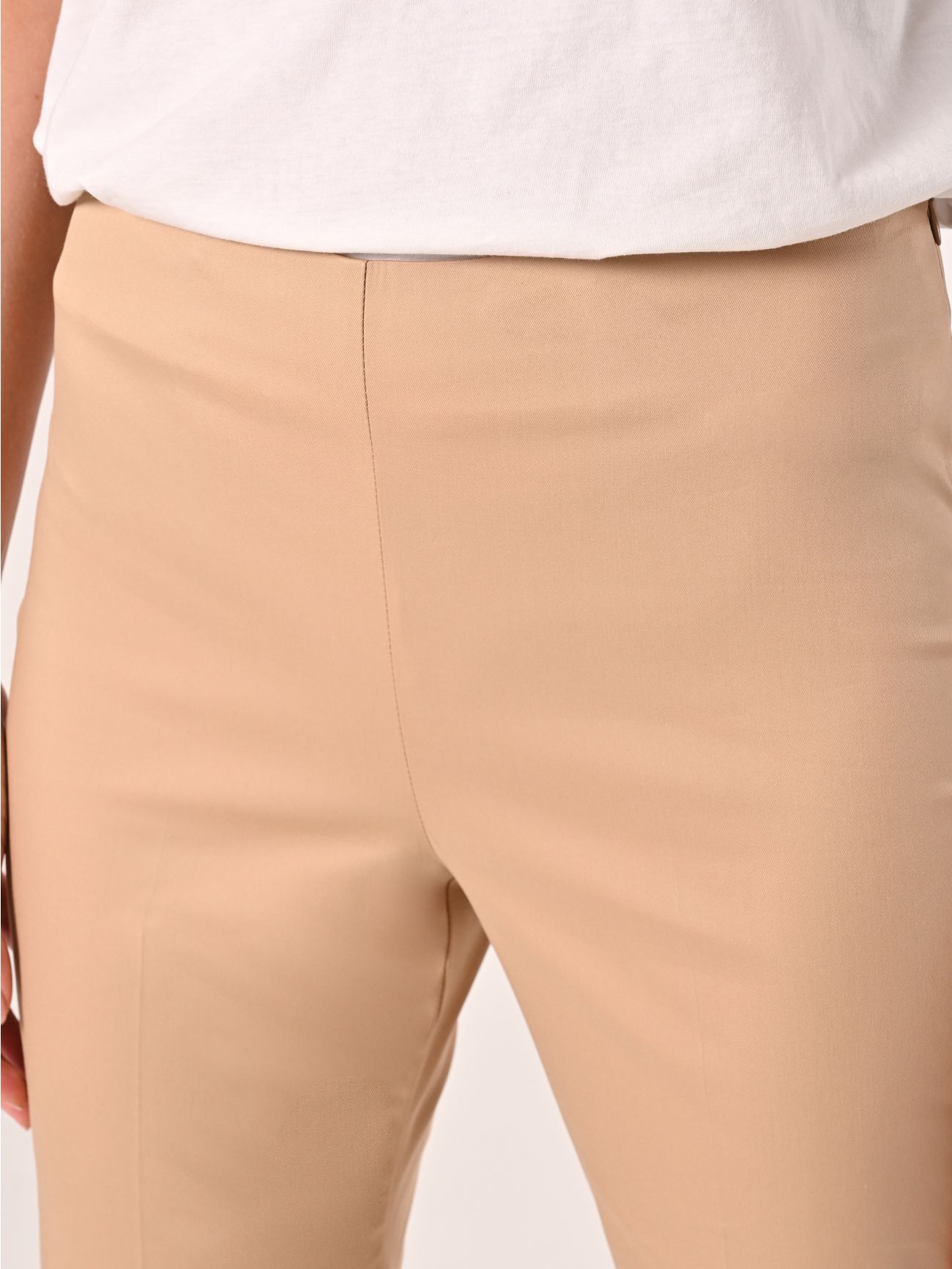 Pantalón pitillo de algodón beige oscuro in_i5