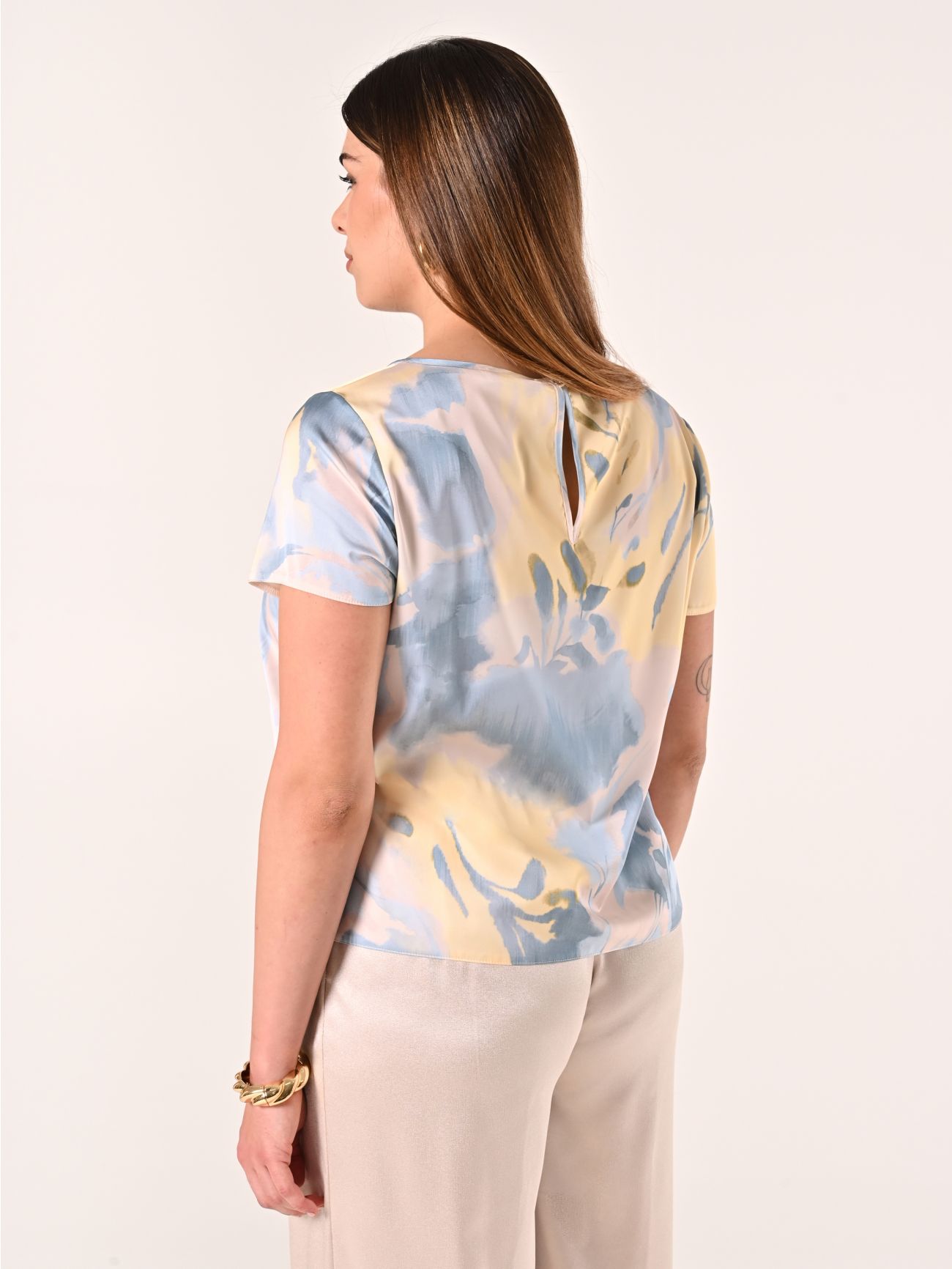 Bedruckte Curvy-Bluse in Hellblau & Gelb det_3