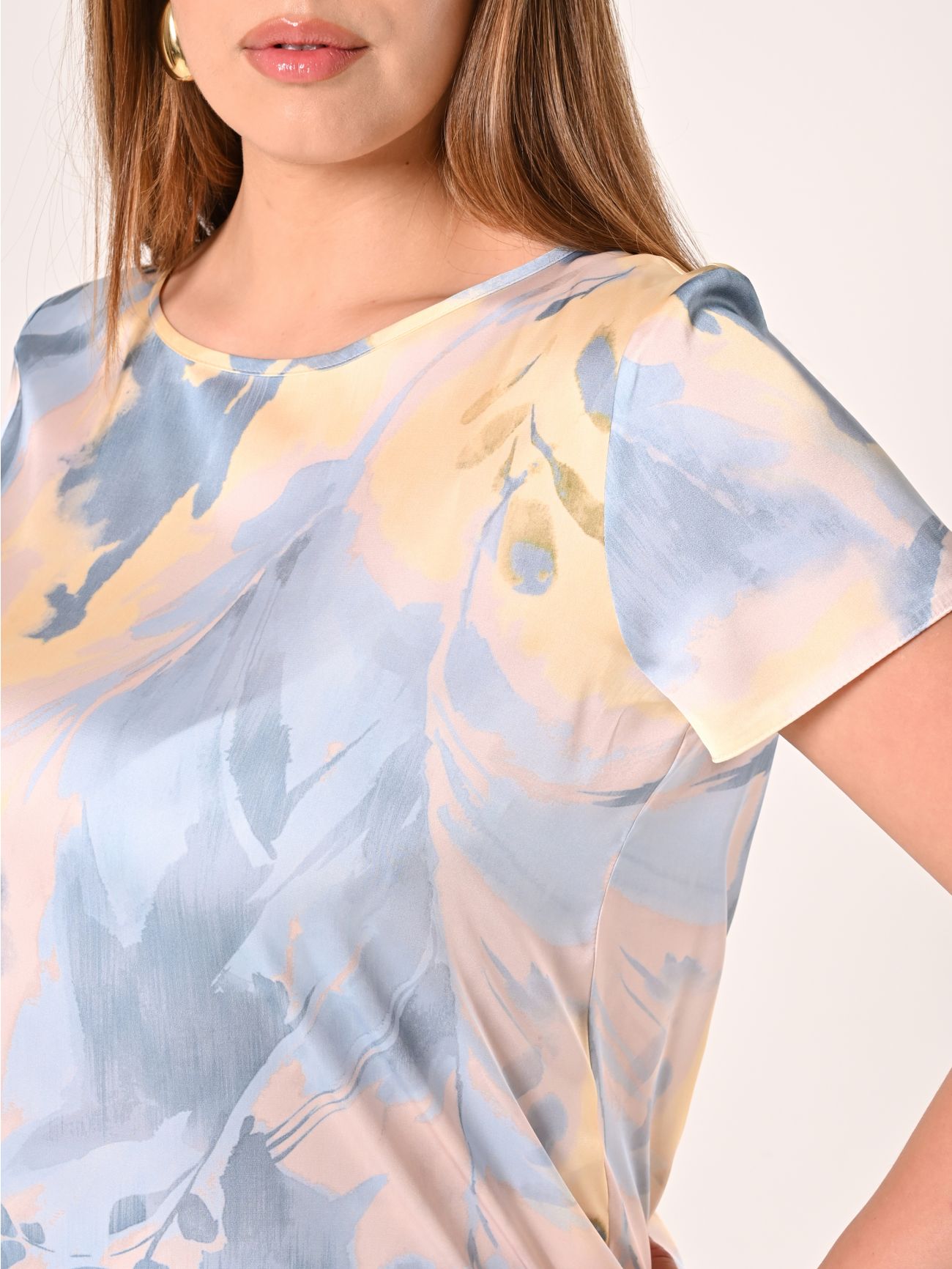 Bedruckte Curvy-Bluse in Hellblau & Gelb in_i5