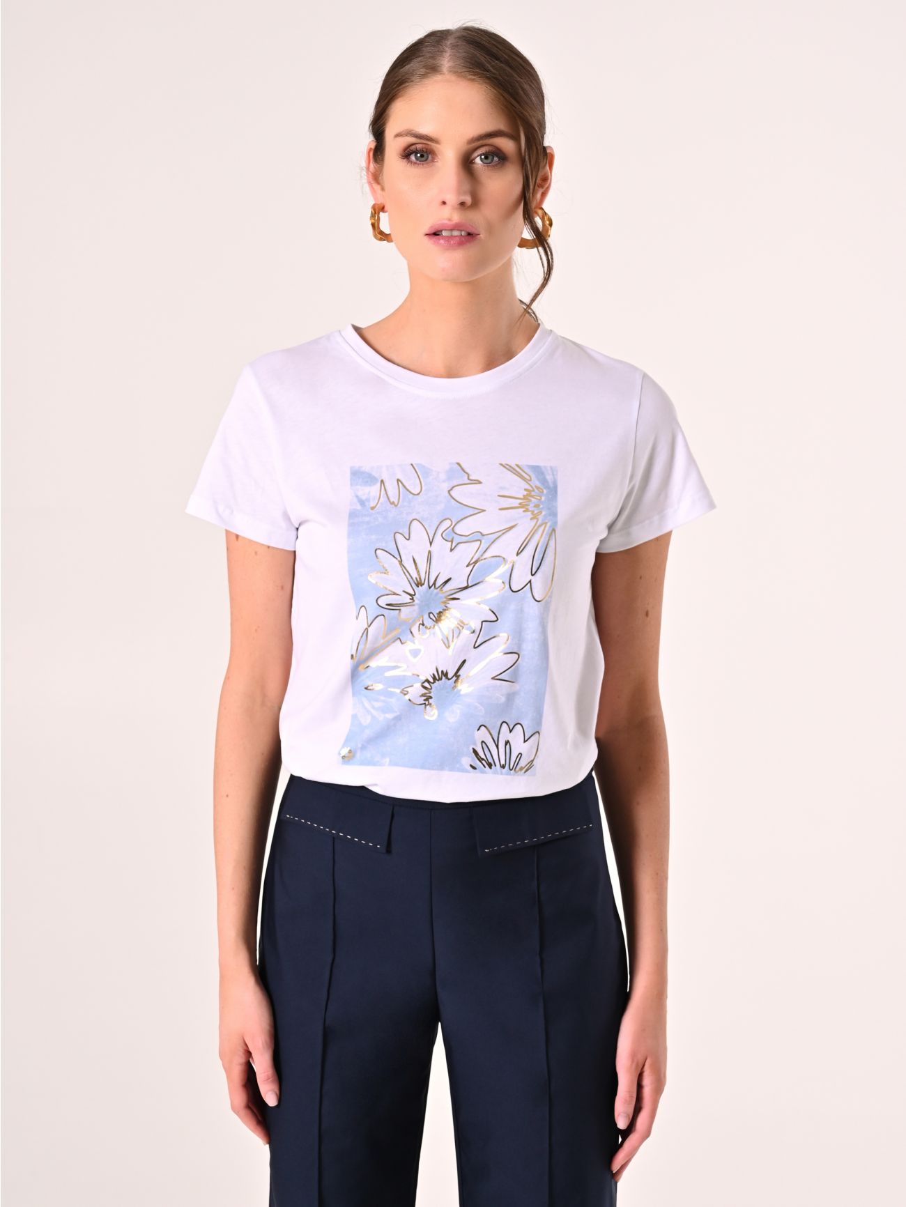 Cotton T-shirt with Light Blue & Gold Print det_2