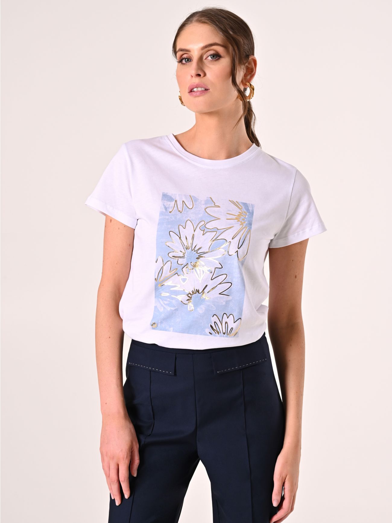 Cotton T-shirt with Light Blue & Gold Print in_i7