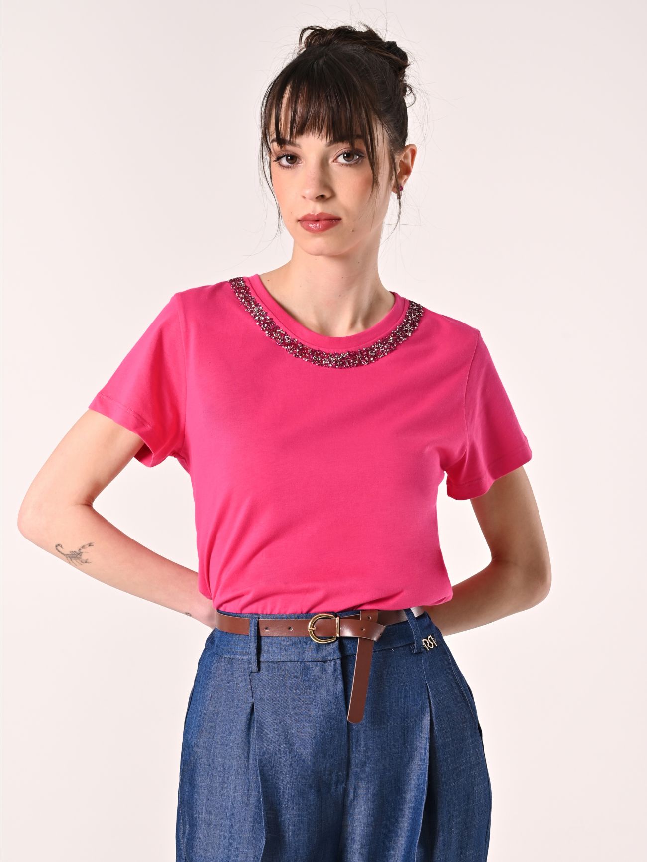 T-Shirt in Cotone Fuxia con Pietre in_i7