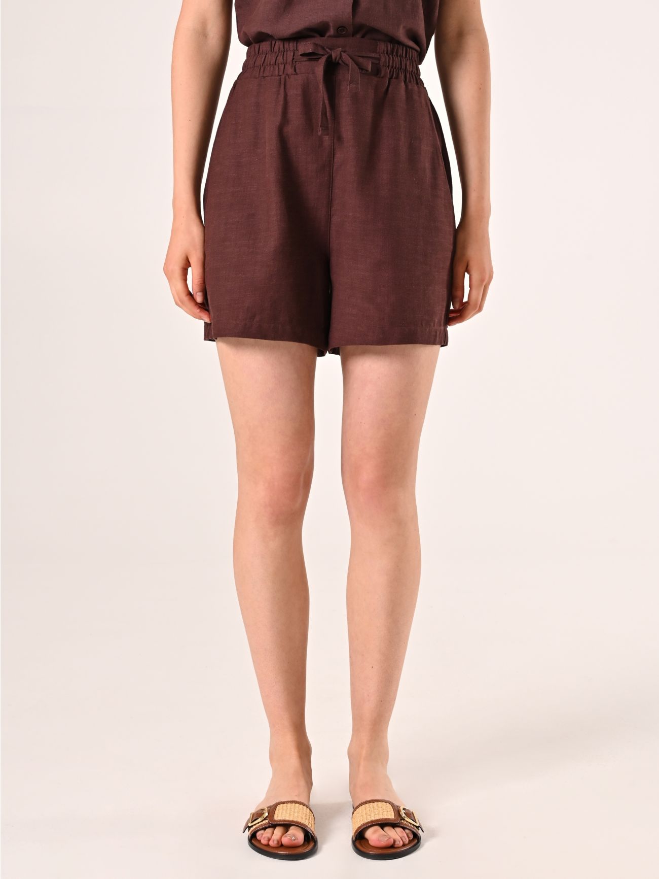 Chocolate Shorts in Linen Cotton det_2