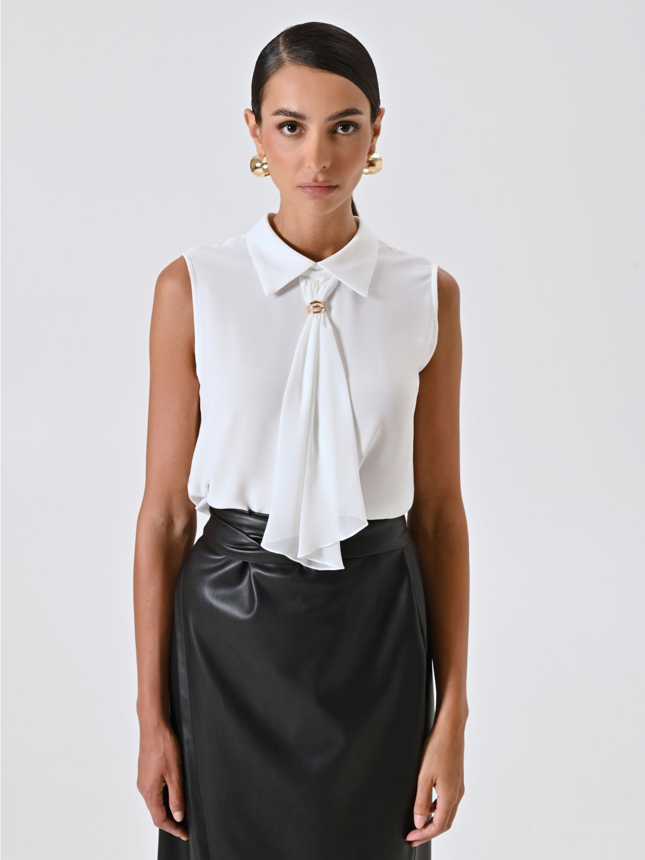 Top Bianco con Colletto Lavalliere det_2