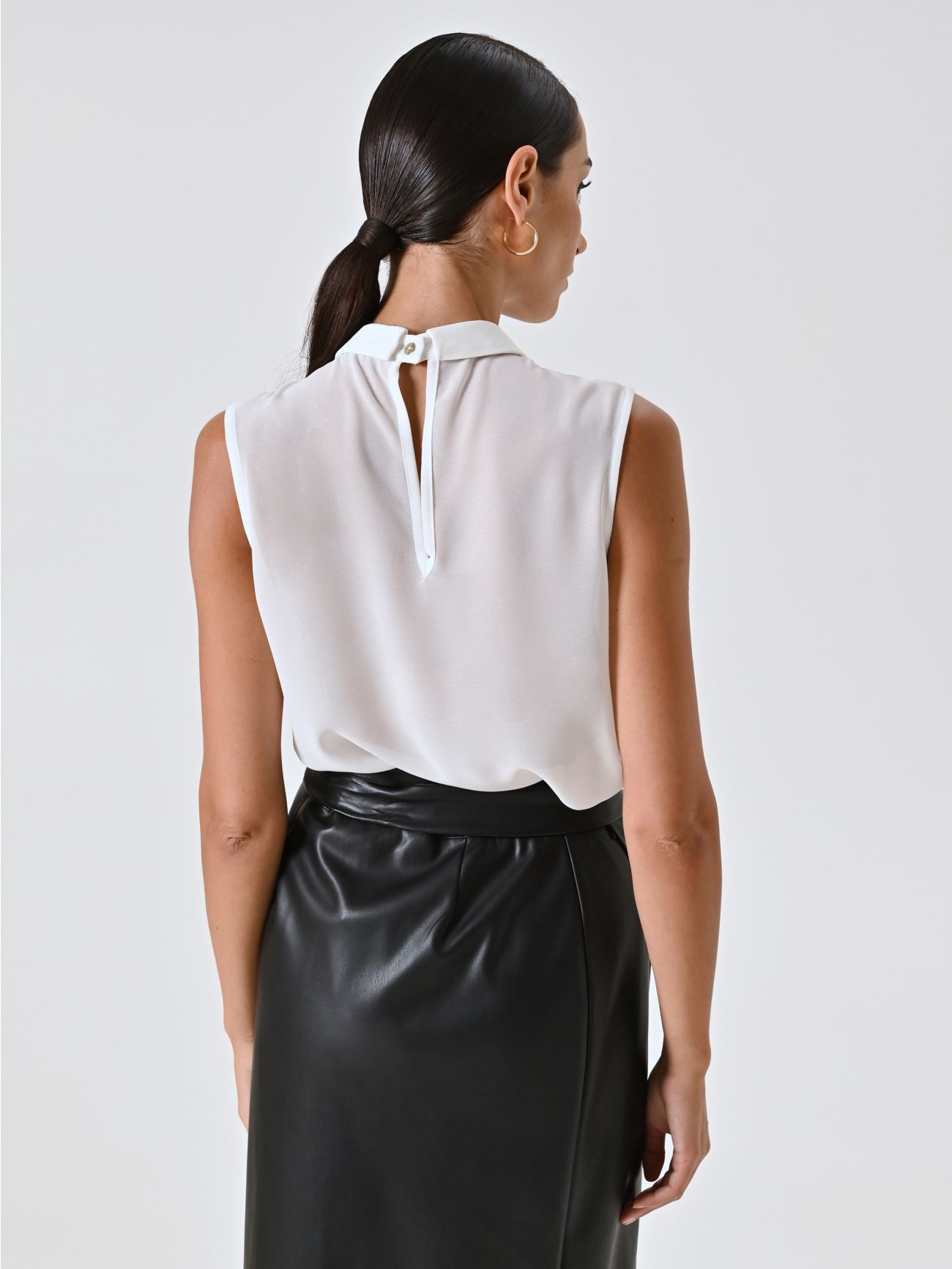 Top Bianco con Colletto Lavalliere det_3