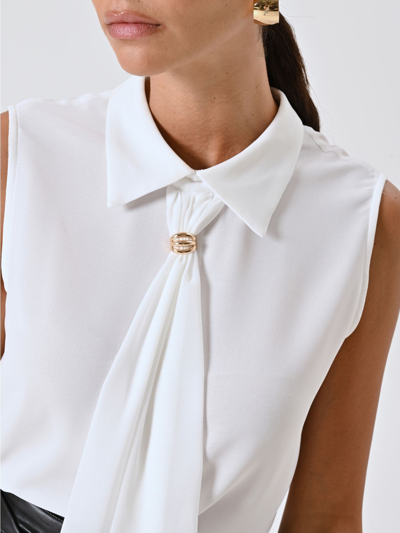 Top Bianco con Colletto Lavalliere in_i5