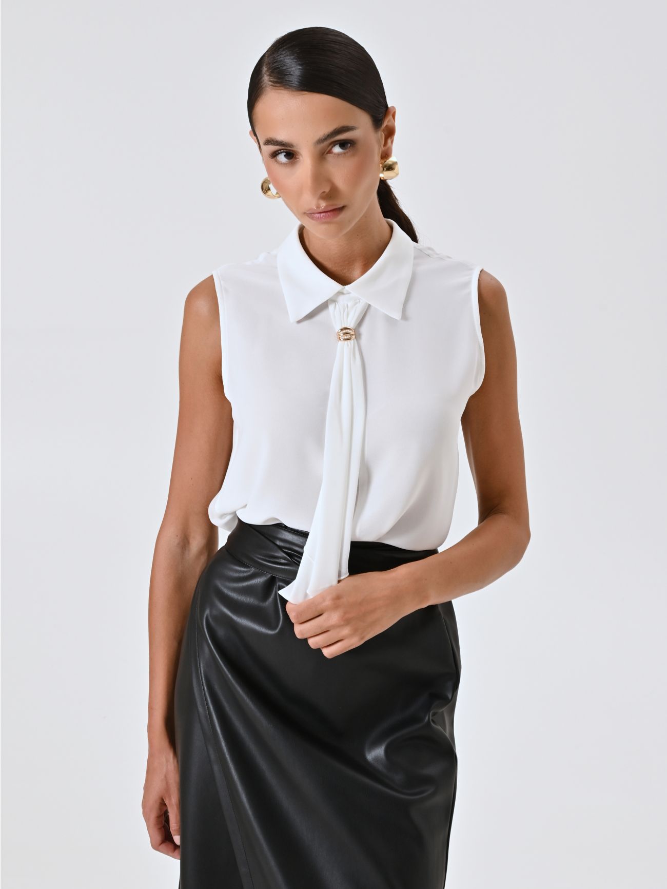 Top Bianco con Colletto Lavalliere in_i7