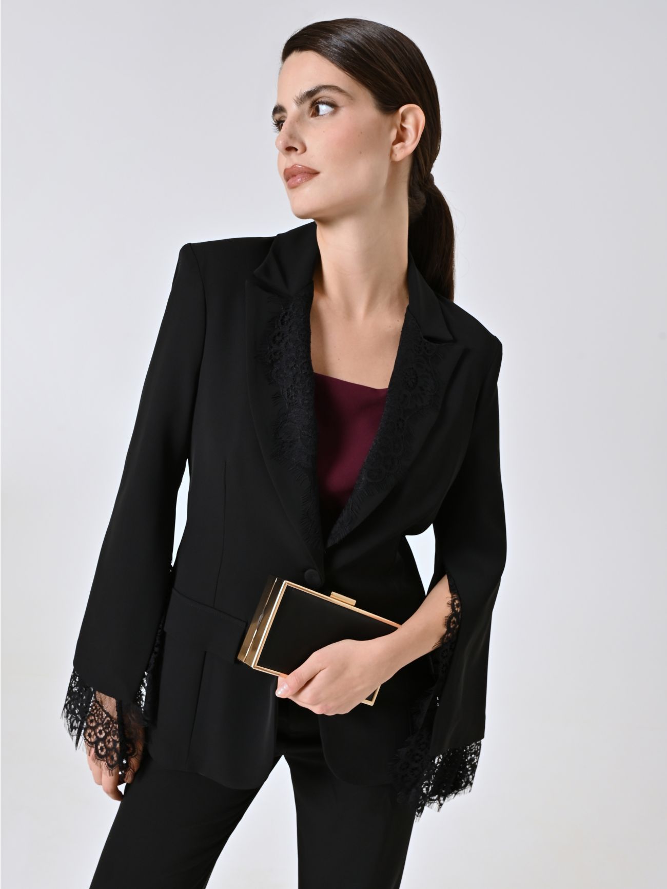 Chaqueta de cady negro con inserciones de encaje sp_e1