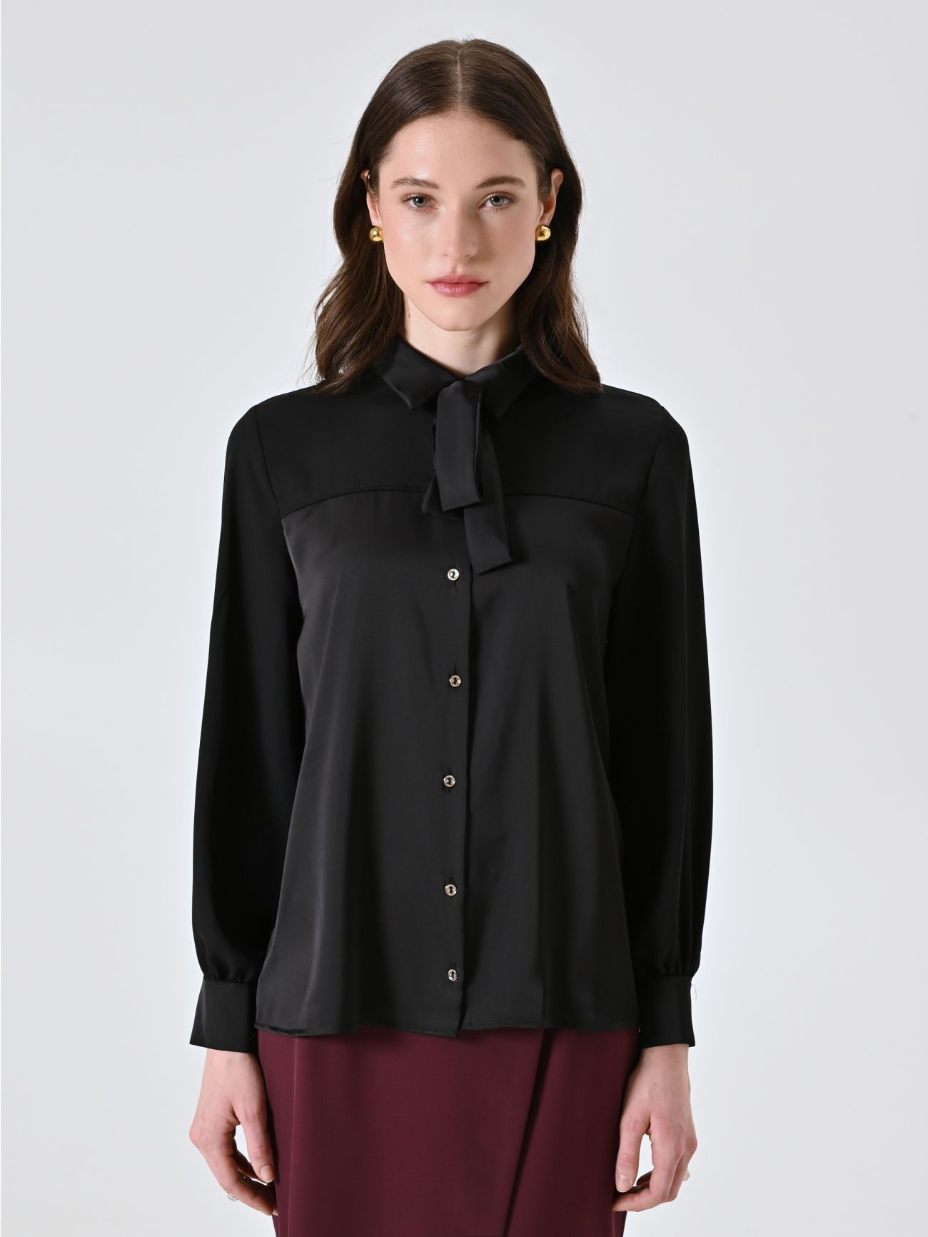 Camicia Nera con Fiocco Removibile det_2