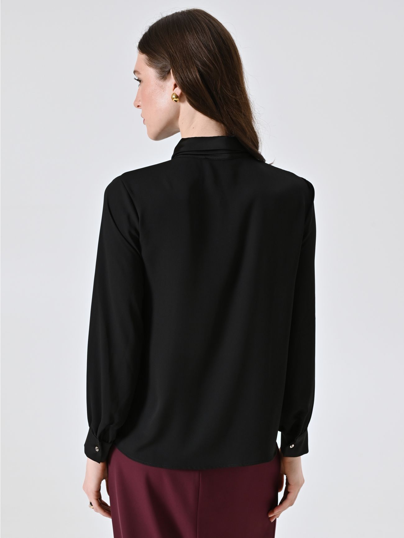 Camicia Nera con Fiocco Removibile det_3
