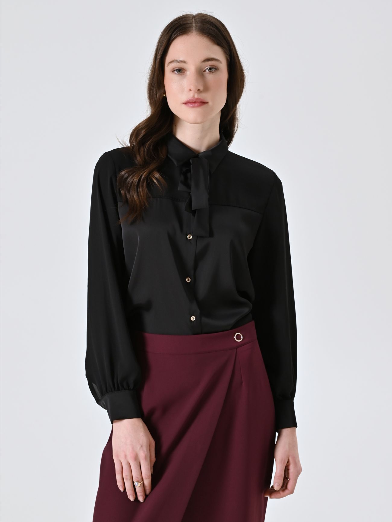 Camicia Nera con Fiocco Removibile in_i7