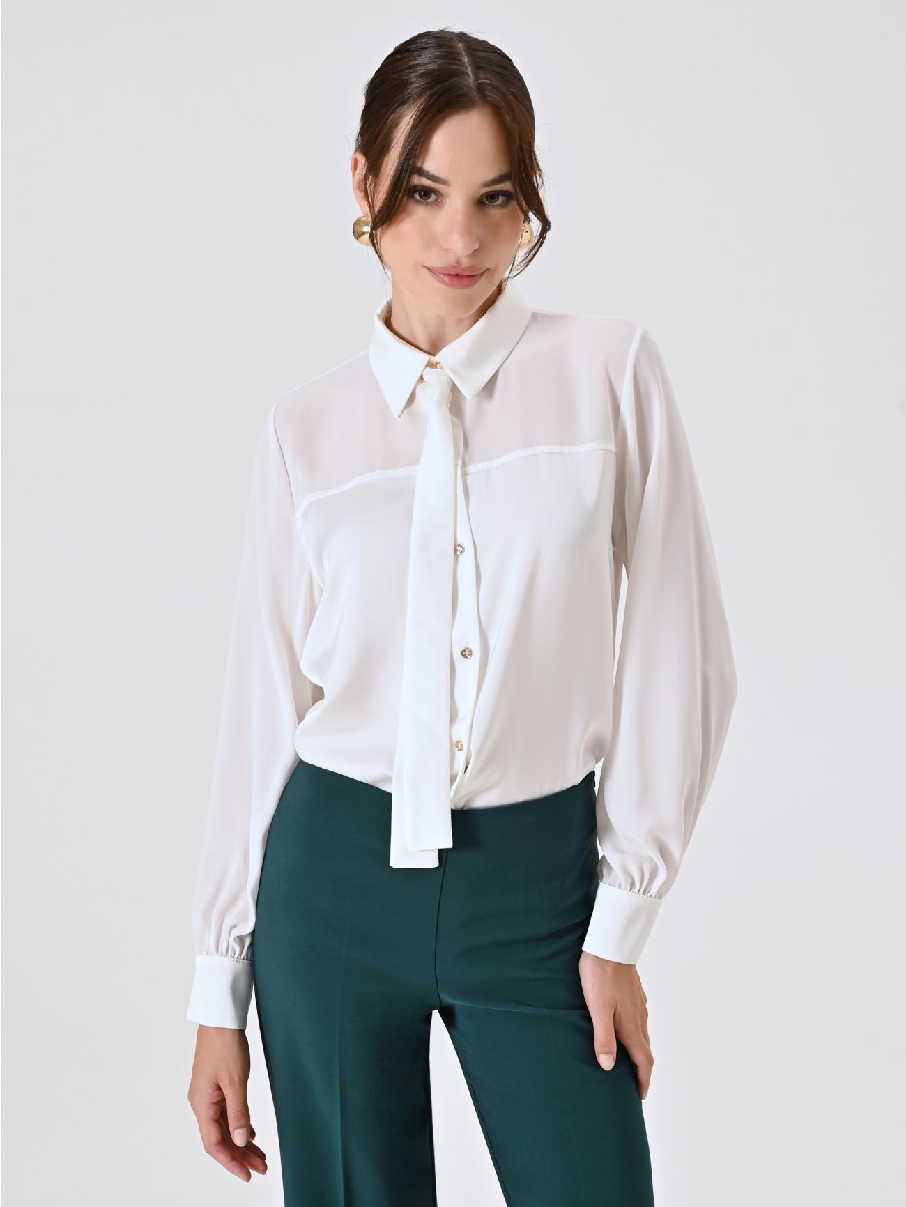 Camicia Bianca con Fiocco Removibile in_i7