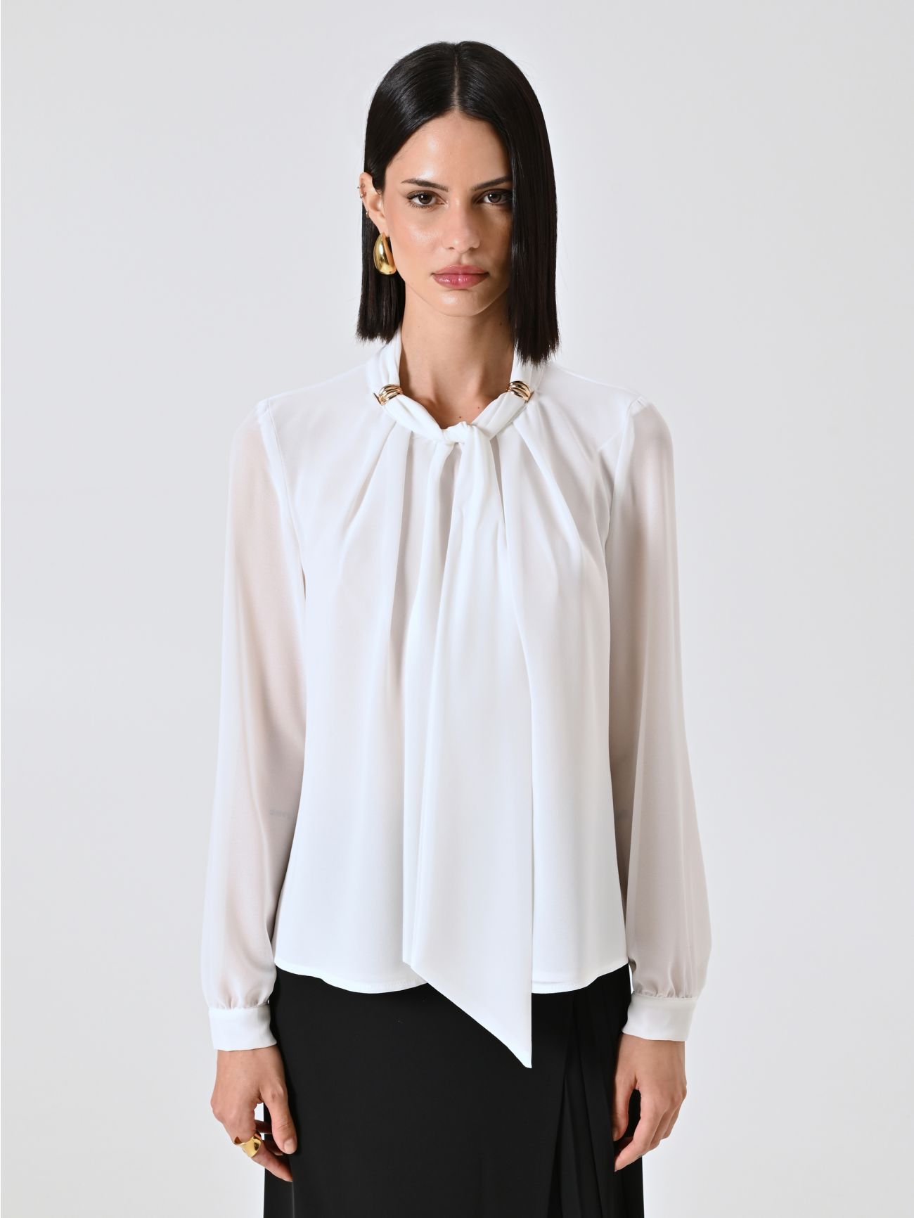 White Blouse with Bow and Gold Details det_2