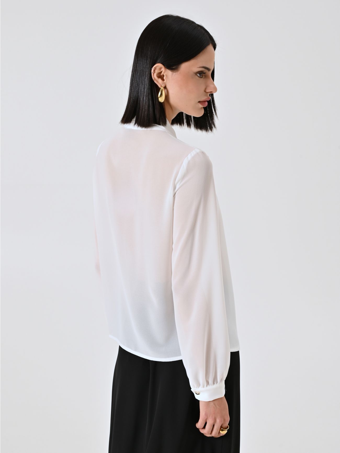 White Blouse with Bow and Gold Details det_3