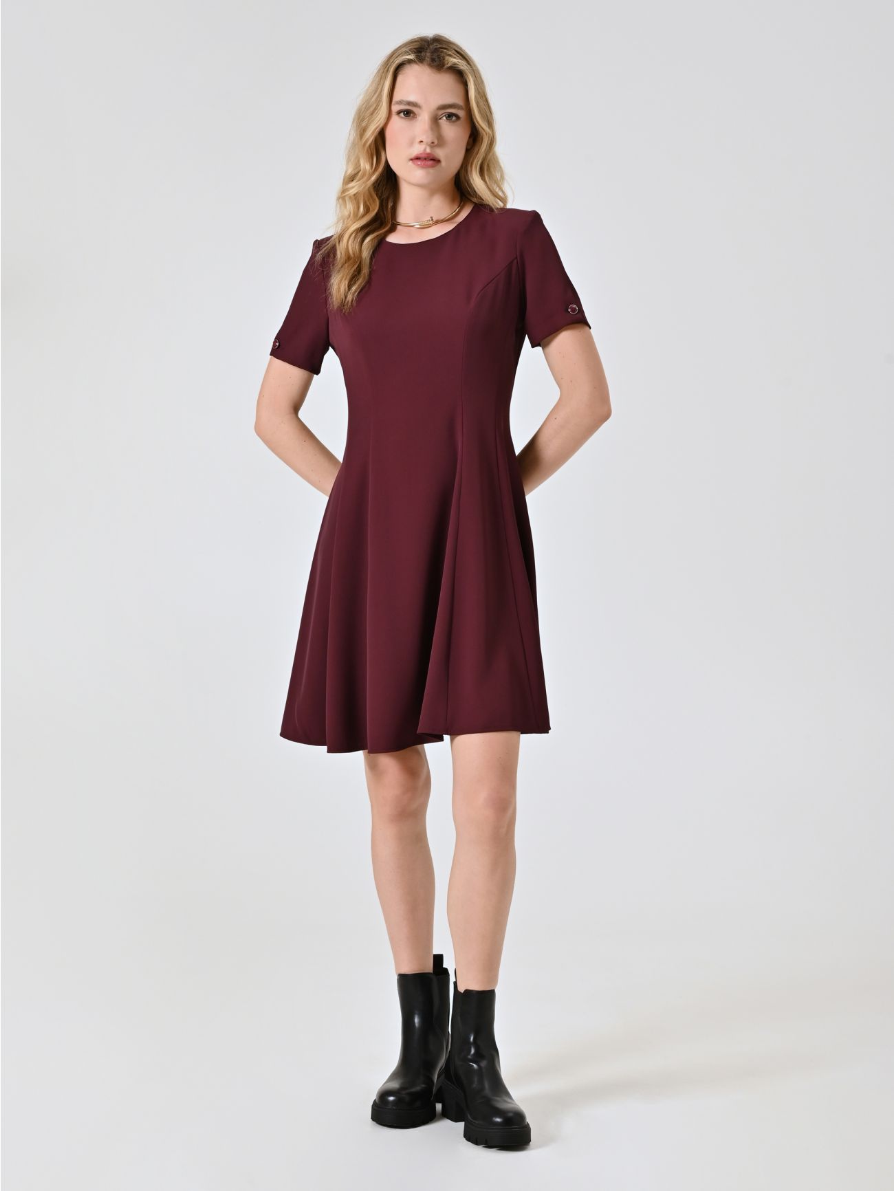 Vestido de vuelo en cady burdeos in_i7