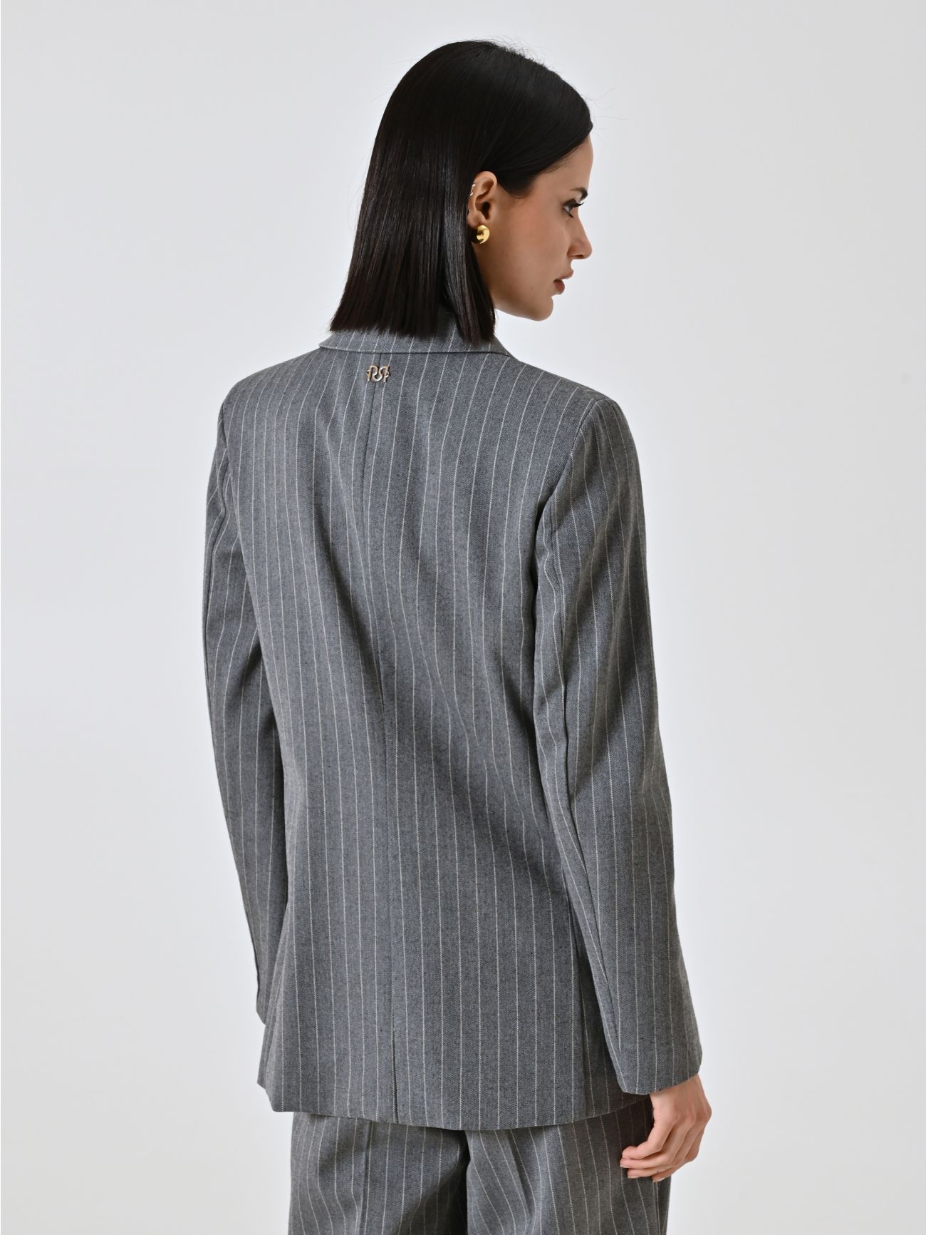 Zweireihige Jacke in Grau mit Nadelstreifen det_3