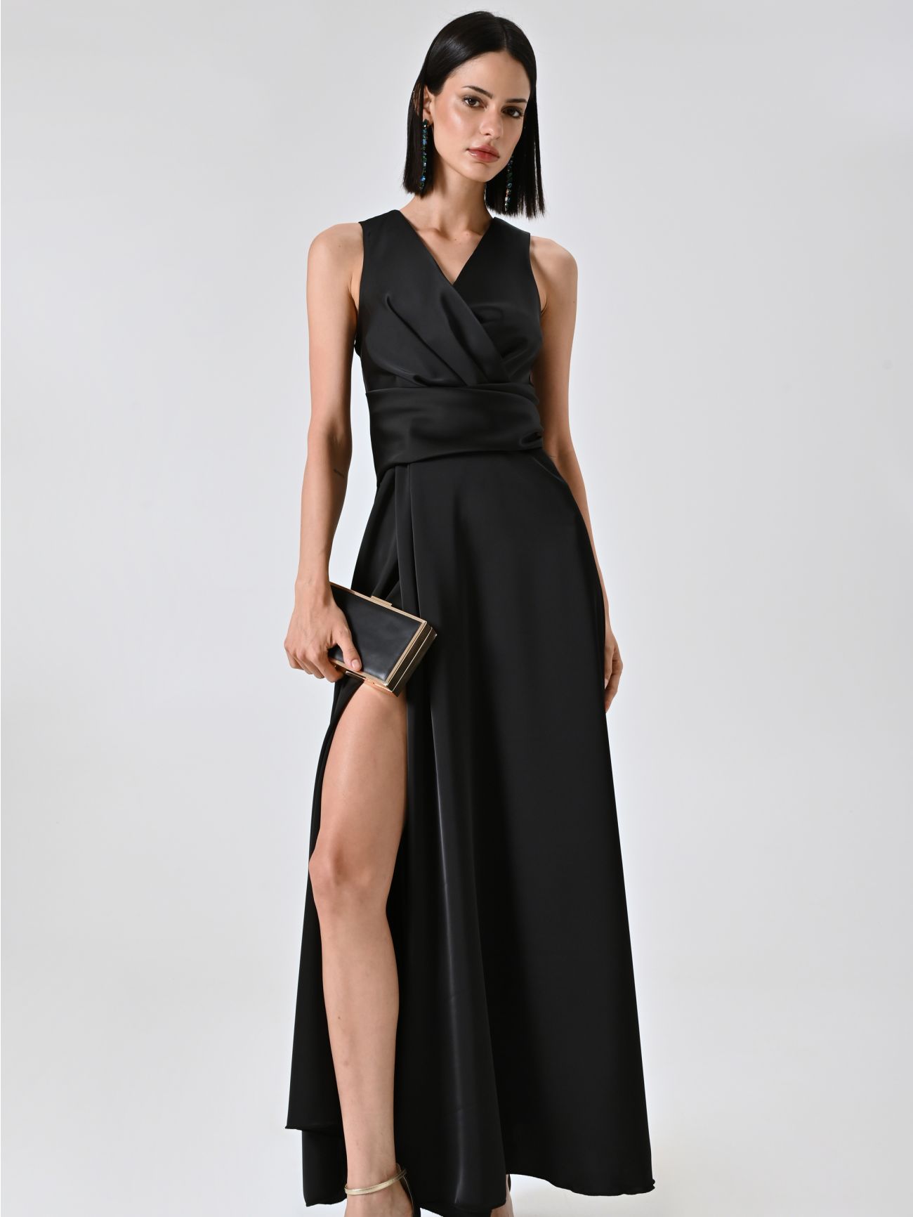 Langes Kleid aus Satin in Schwarz sp_e1