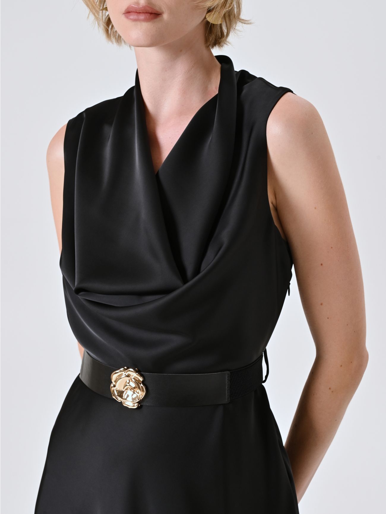 Abito Lungo in Raso Nero con Cintura Design in_i5