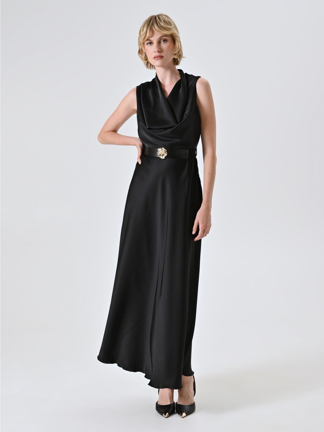 Abito Lungo in Raso Nero con Cintura Design in_i7