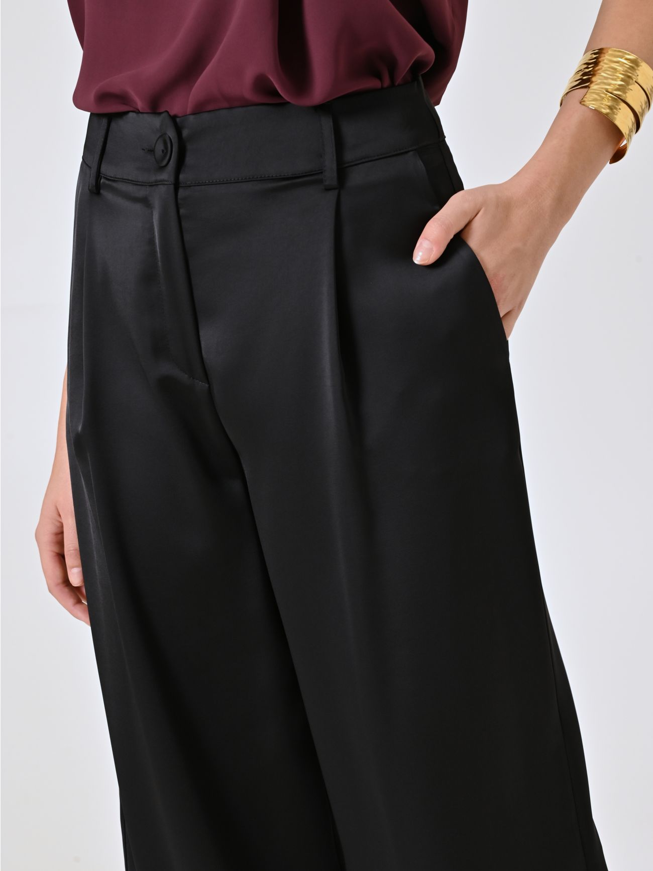 Pantalon noir en satin in_i5