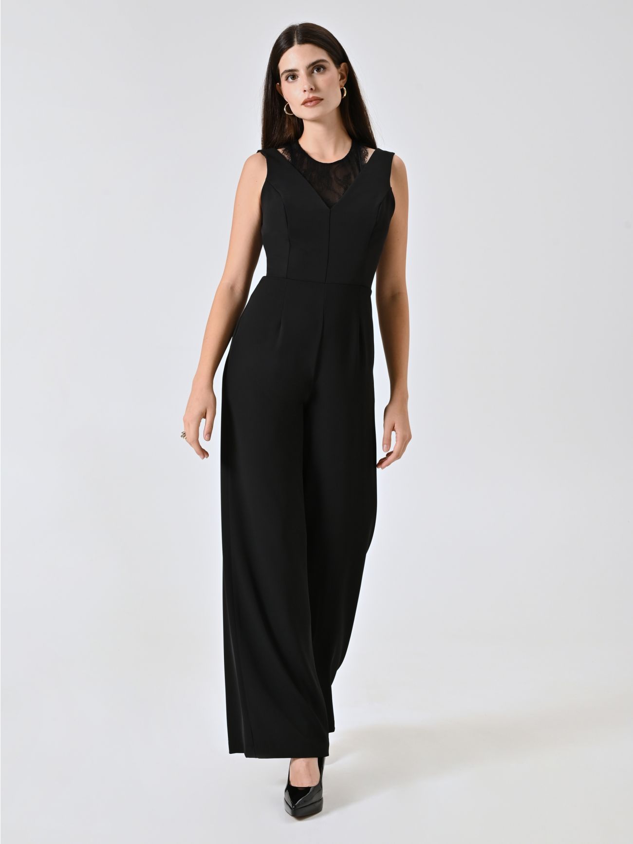 Mono negro con inserción de encaje y detalle cut-out in_i7