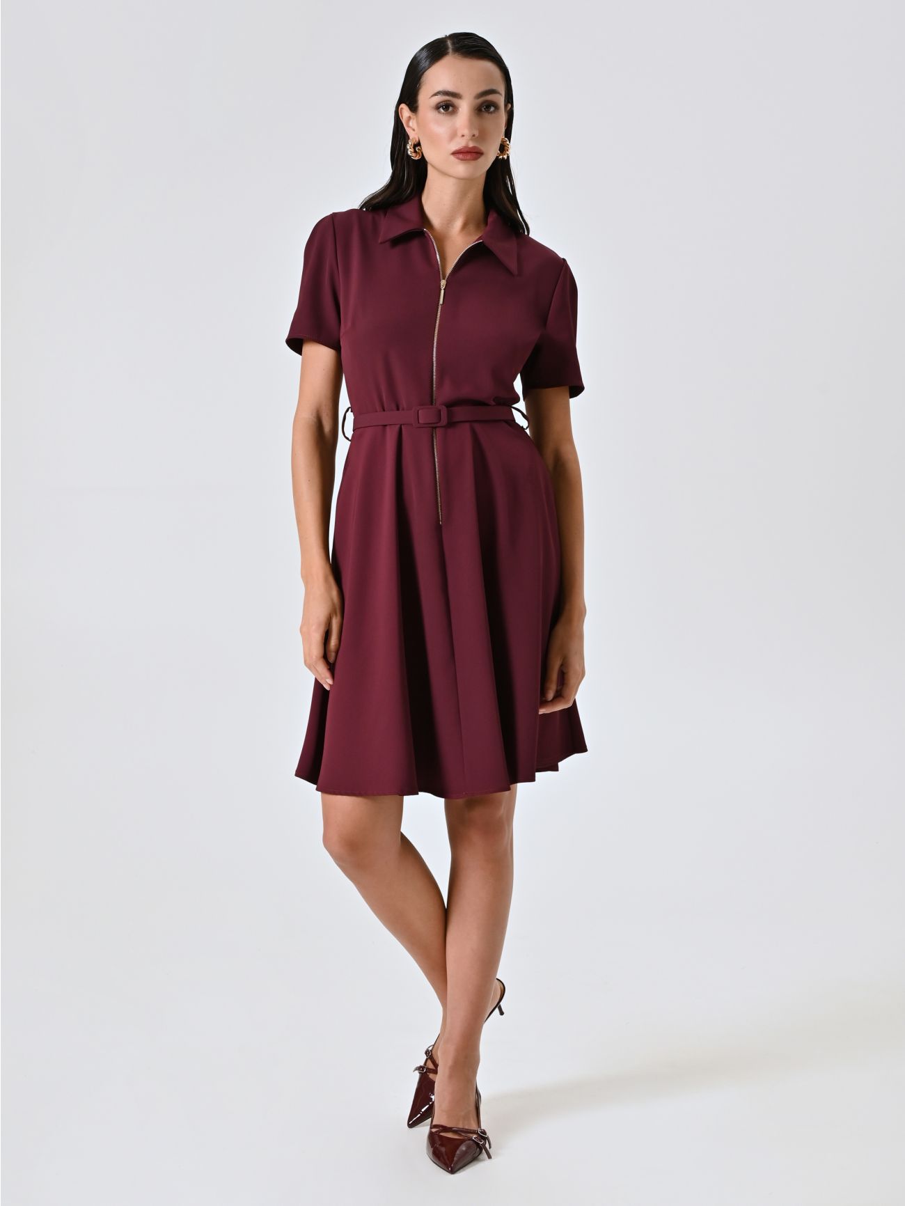 Kleid mit Reißverschluss und Kragen in_i7