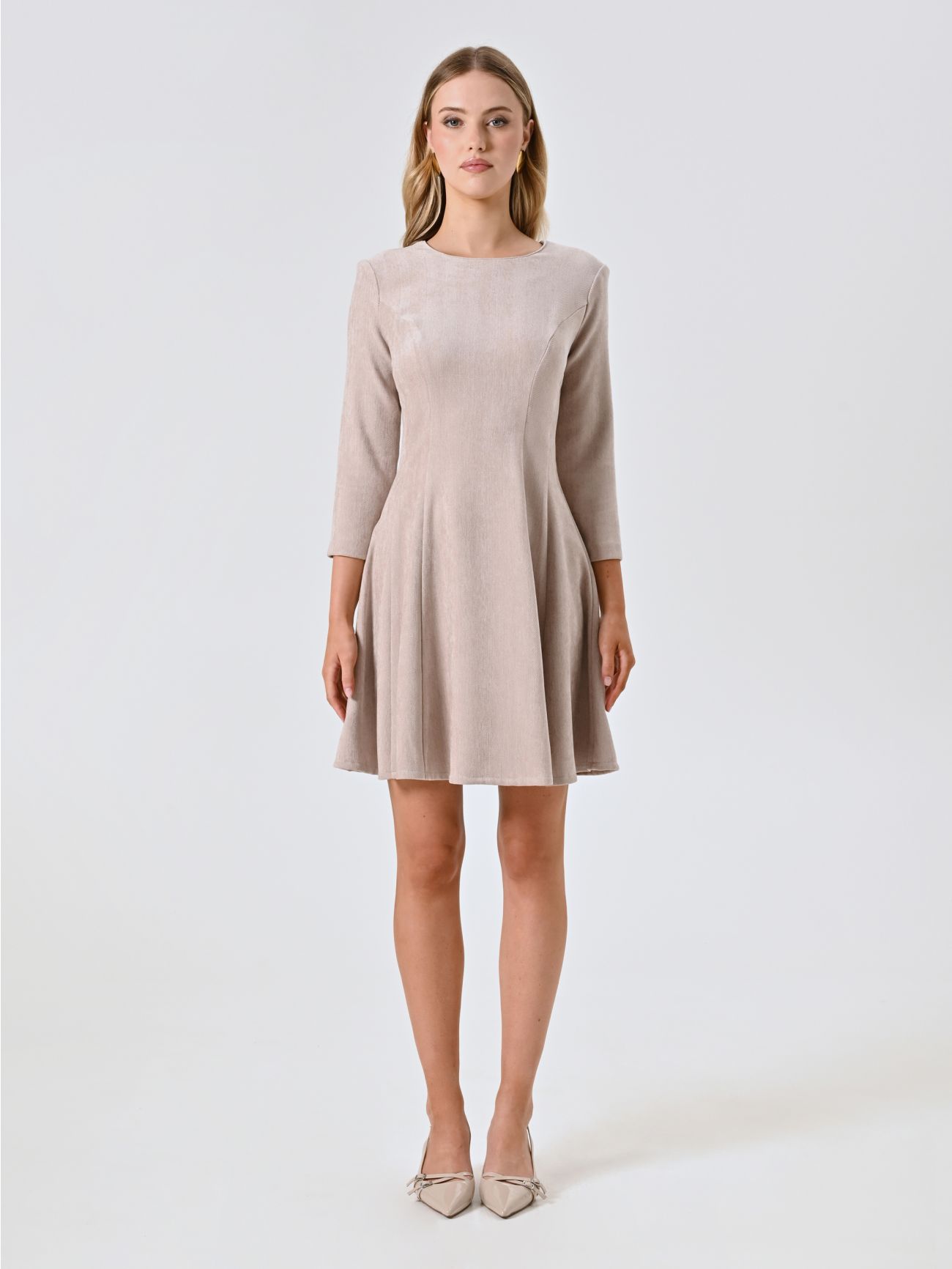 Vestido de vuelo corto en chenilla beige det_1