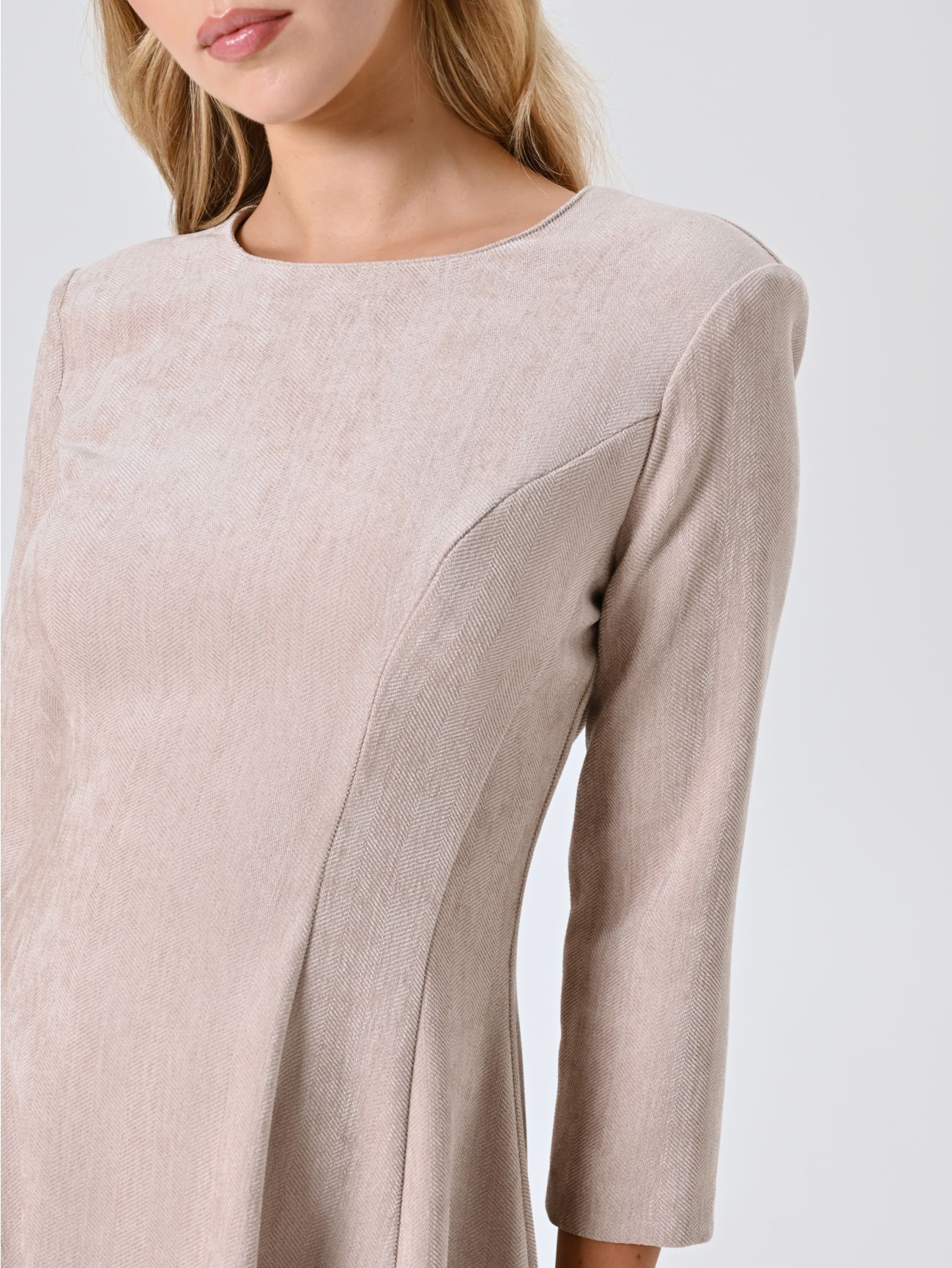 Vestido de vuelo corto en chenilla beige in_i5
