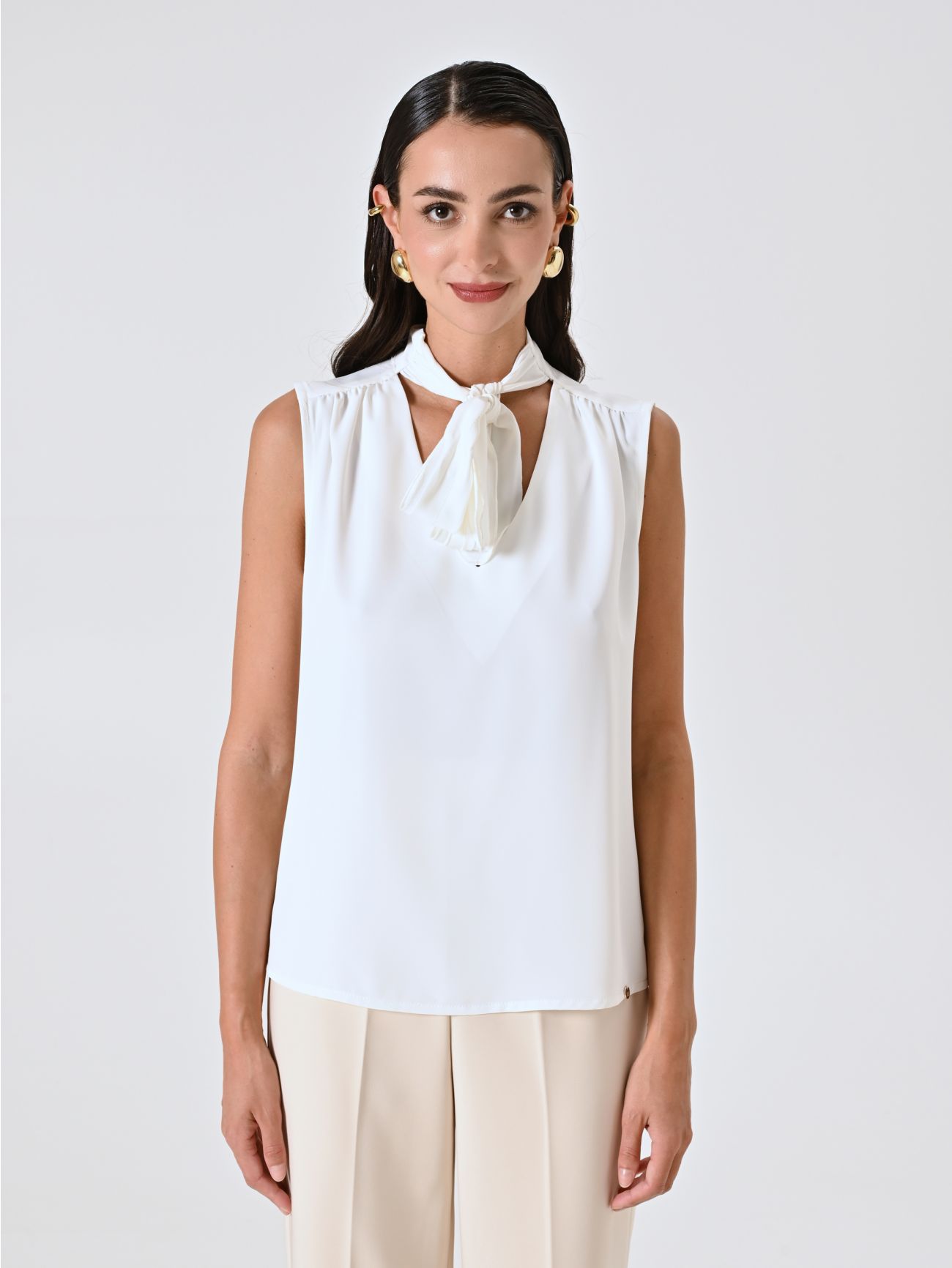 White Top with Bow det_2