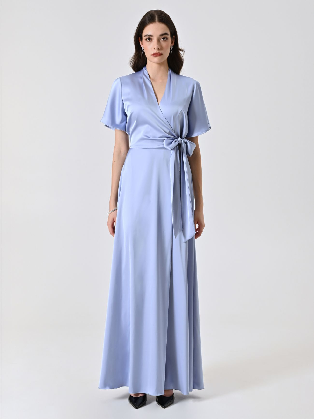 Langes Kleid in Hellblau mit Schleife det_1