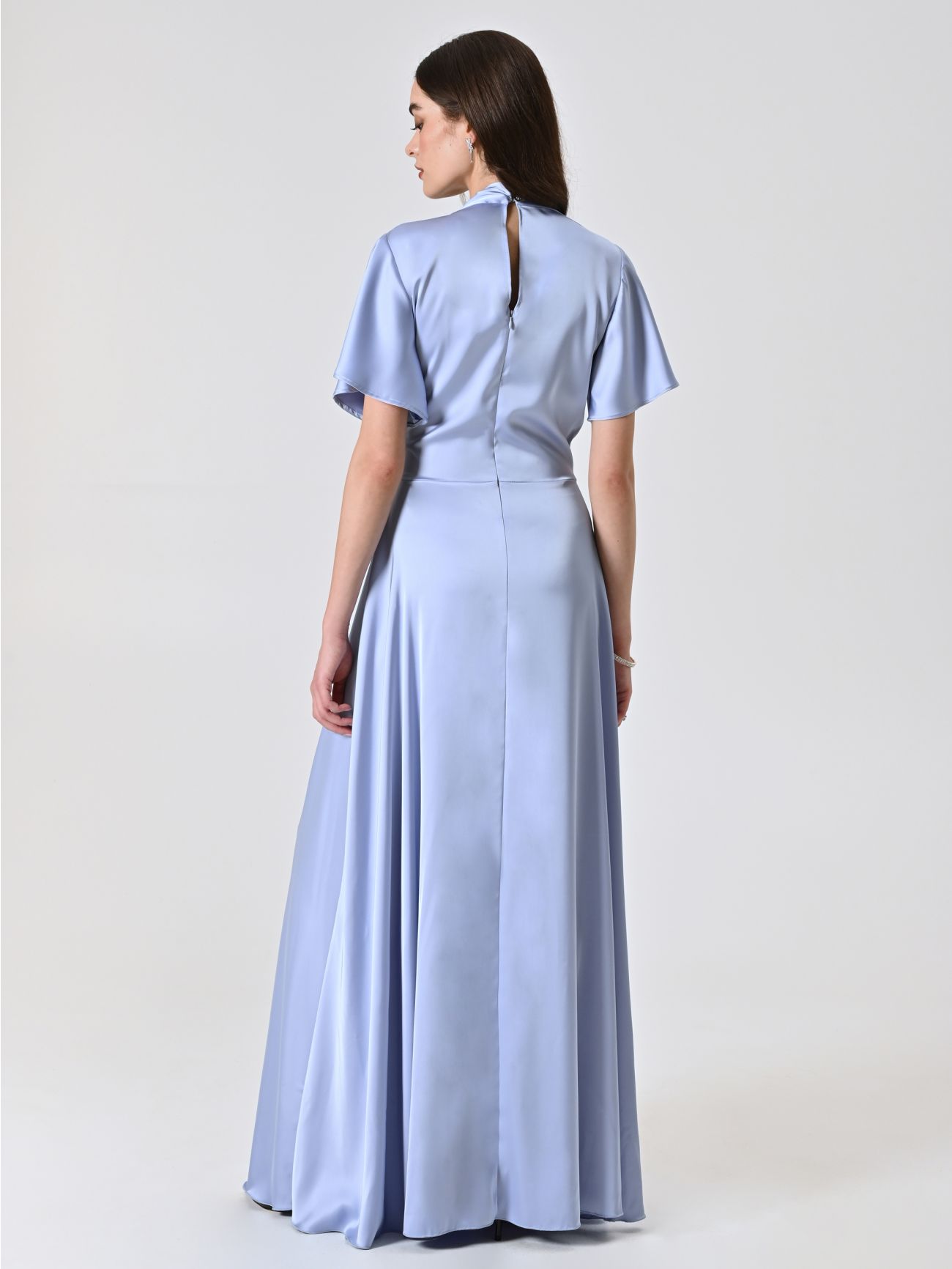 Langes Kleid in Hellblau mit Schleife det_3