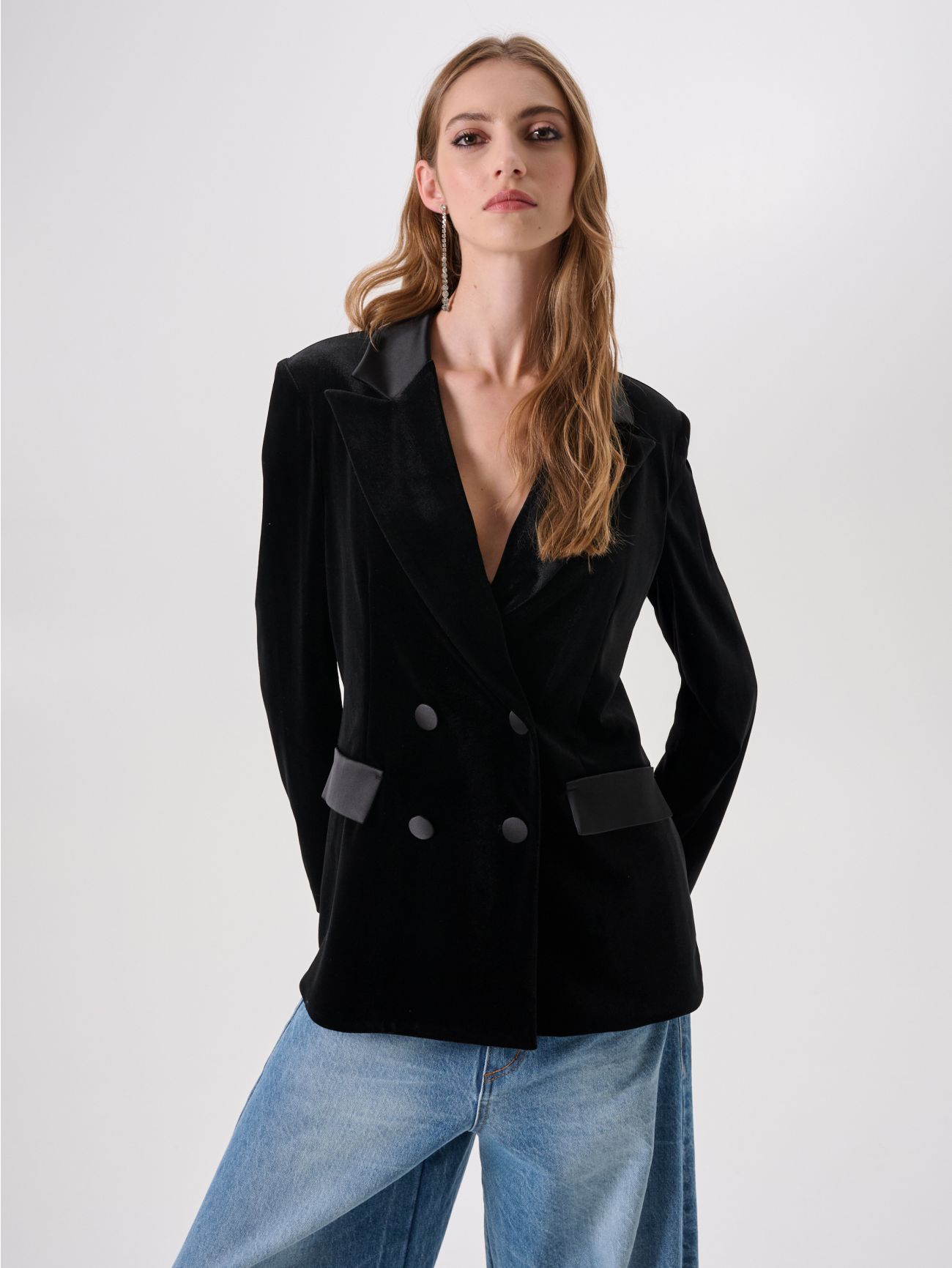 Black Velvet Double-Breasted Jacket in_i7