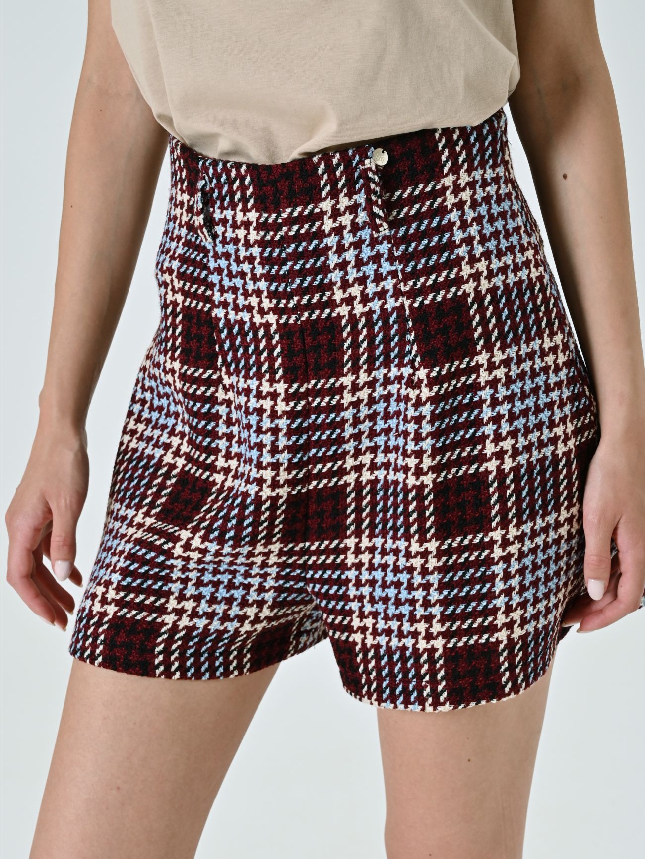 Tweed Shorts in_i5