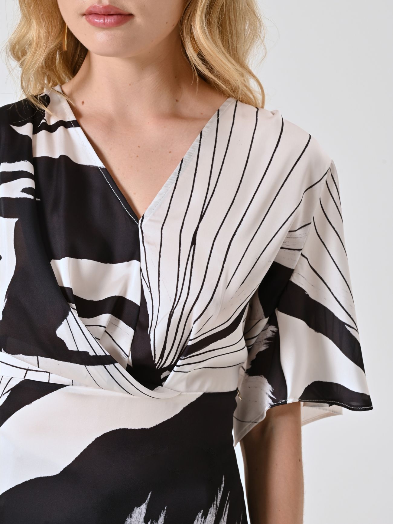 Bluse mit Muster in Schwarz & Weiß in_i5