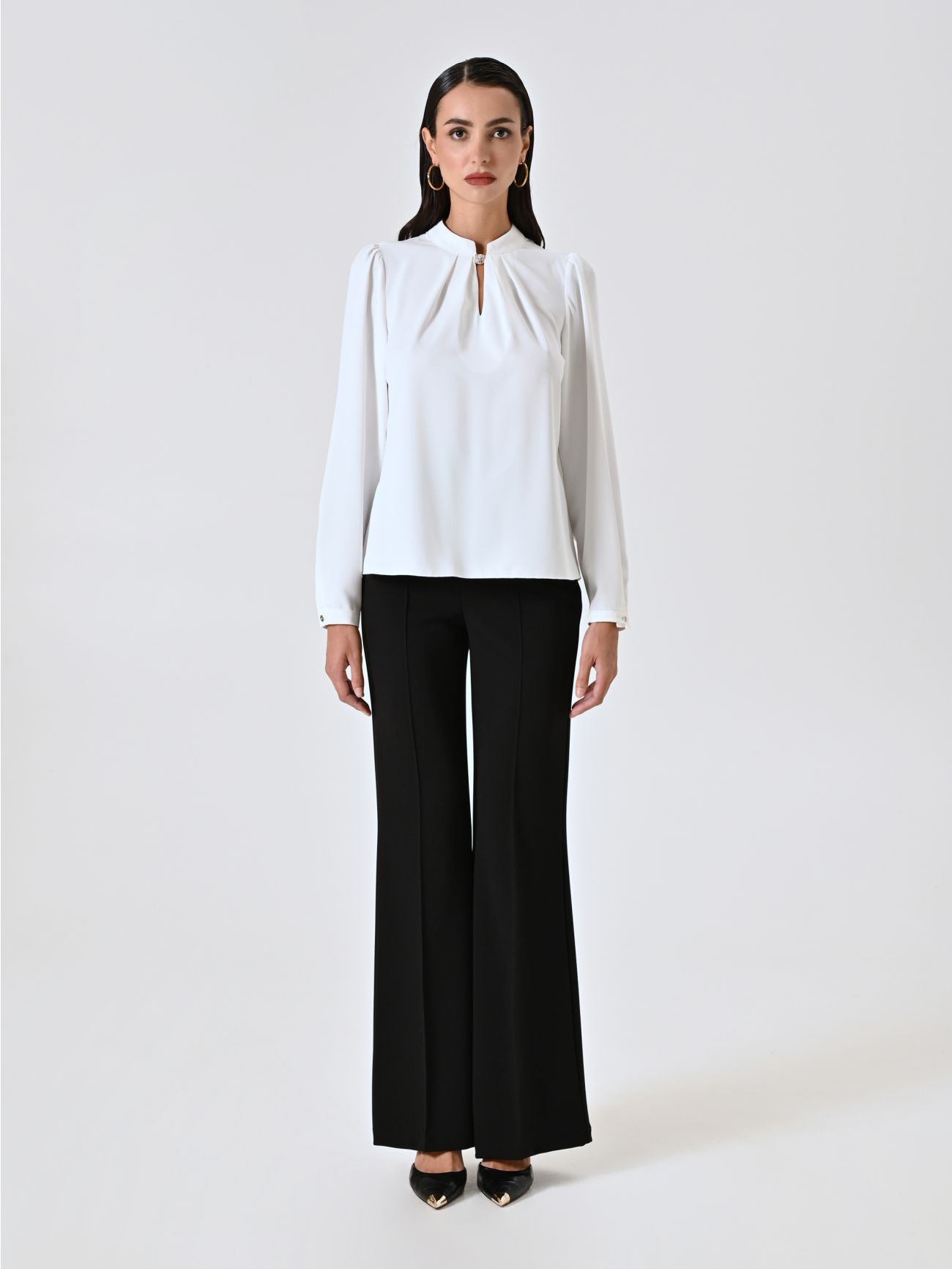 Bluse in Weiß mit Schmuck-Detail det_1