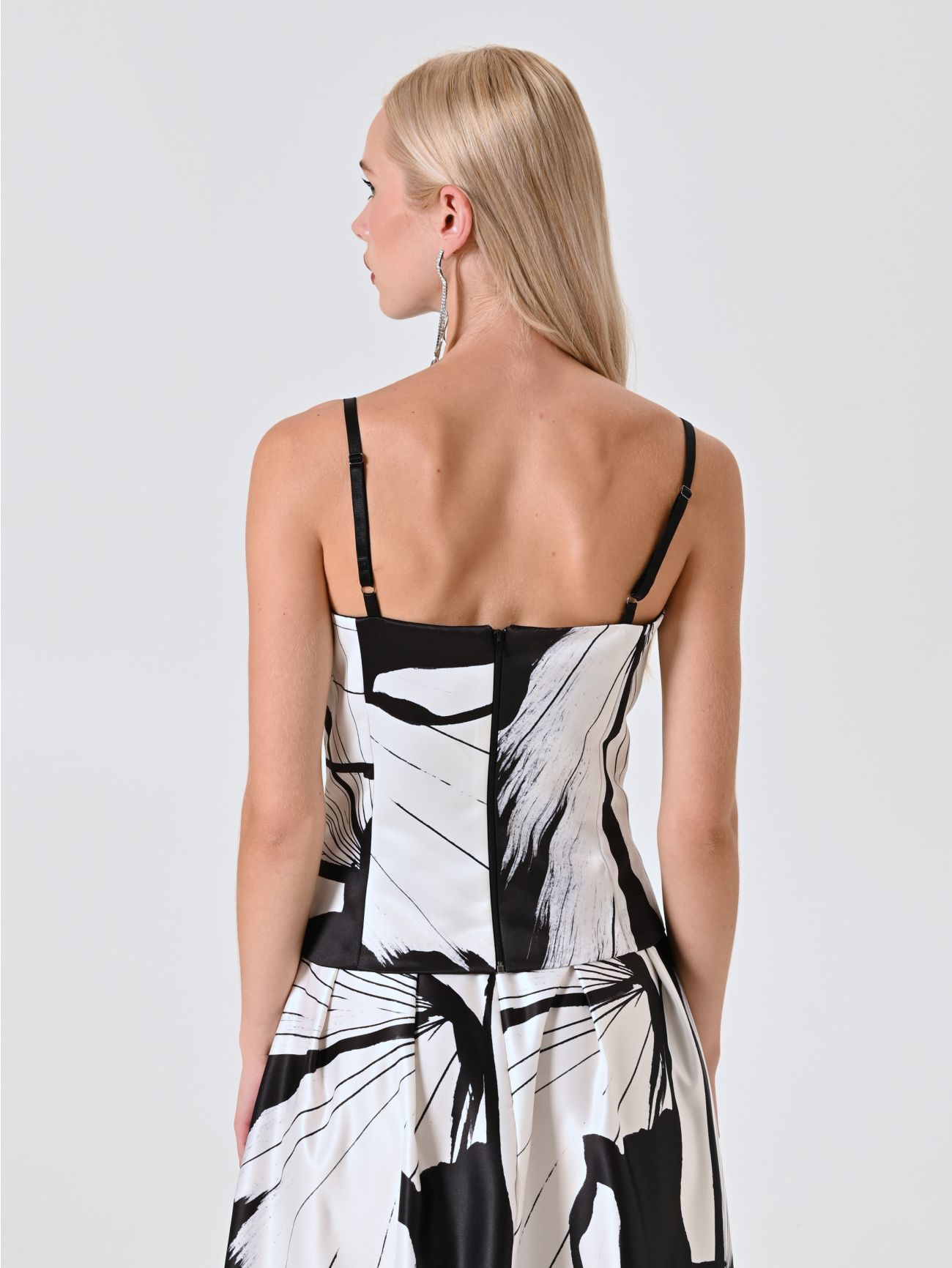 Bustier-Top mit Muster in Schwarz und Weiß det_3