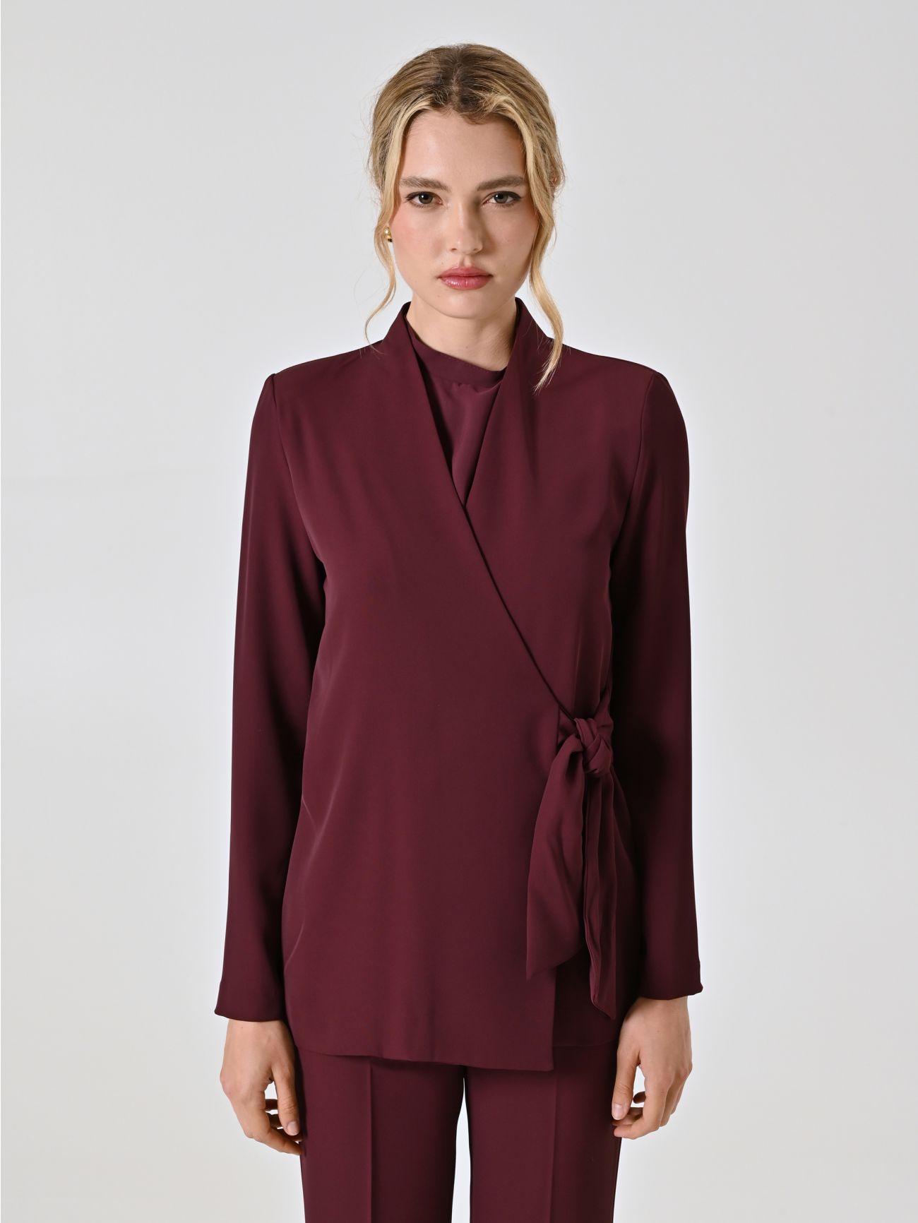 Jacke mit Schleife in Bordeaux aus Cady det_2