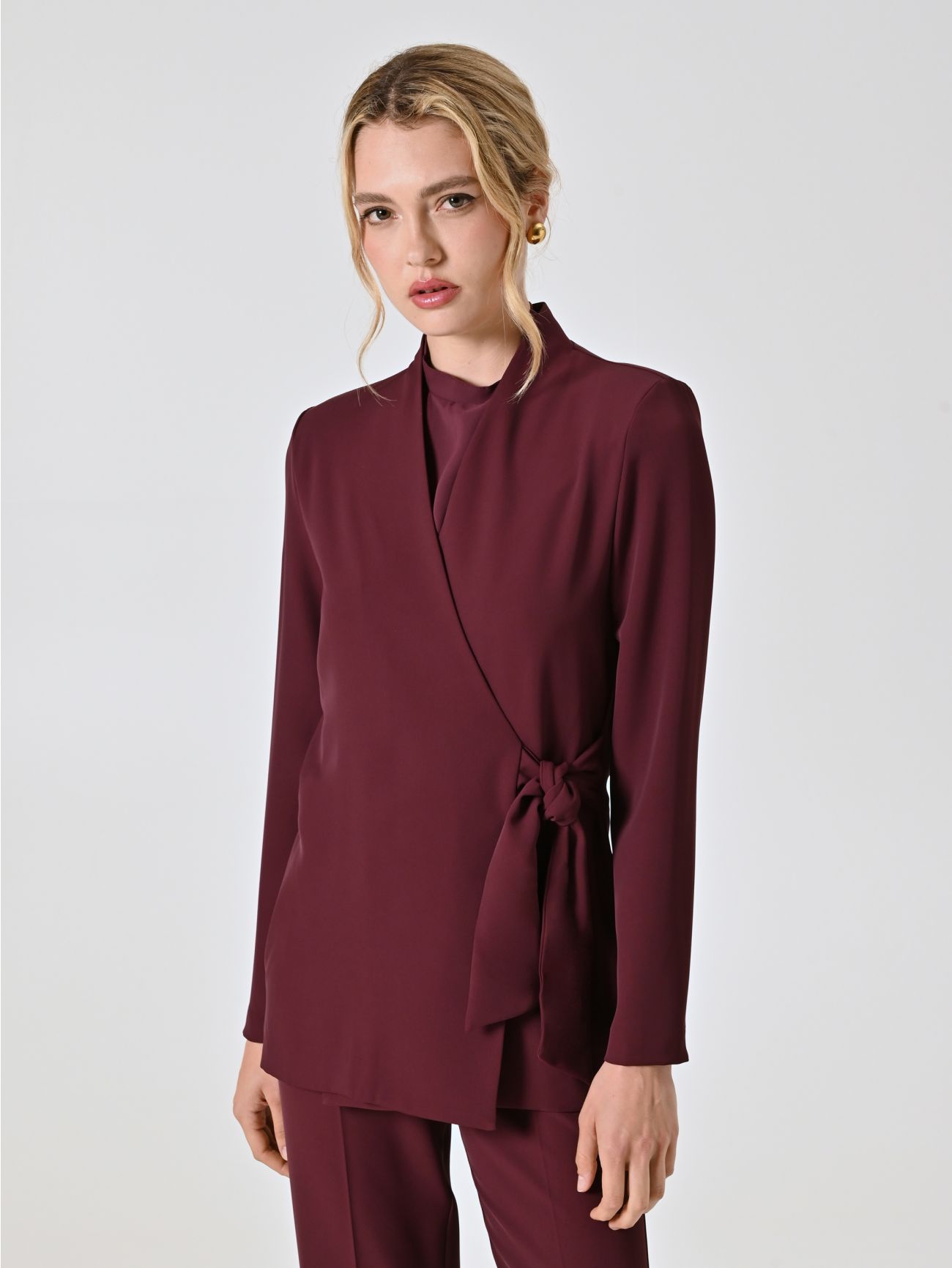 Jacke mit Schleife in Bordeaux aus Cady in_i7