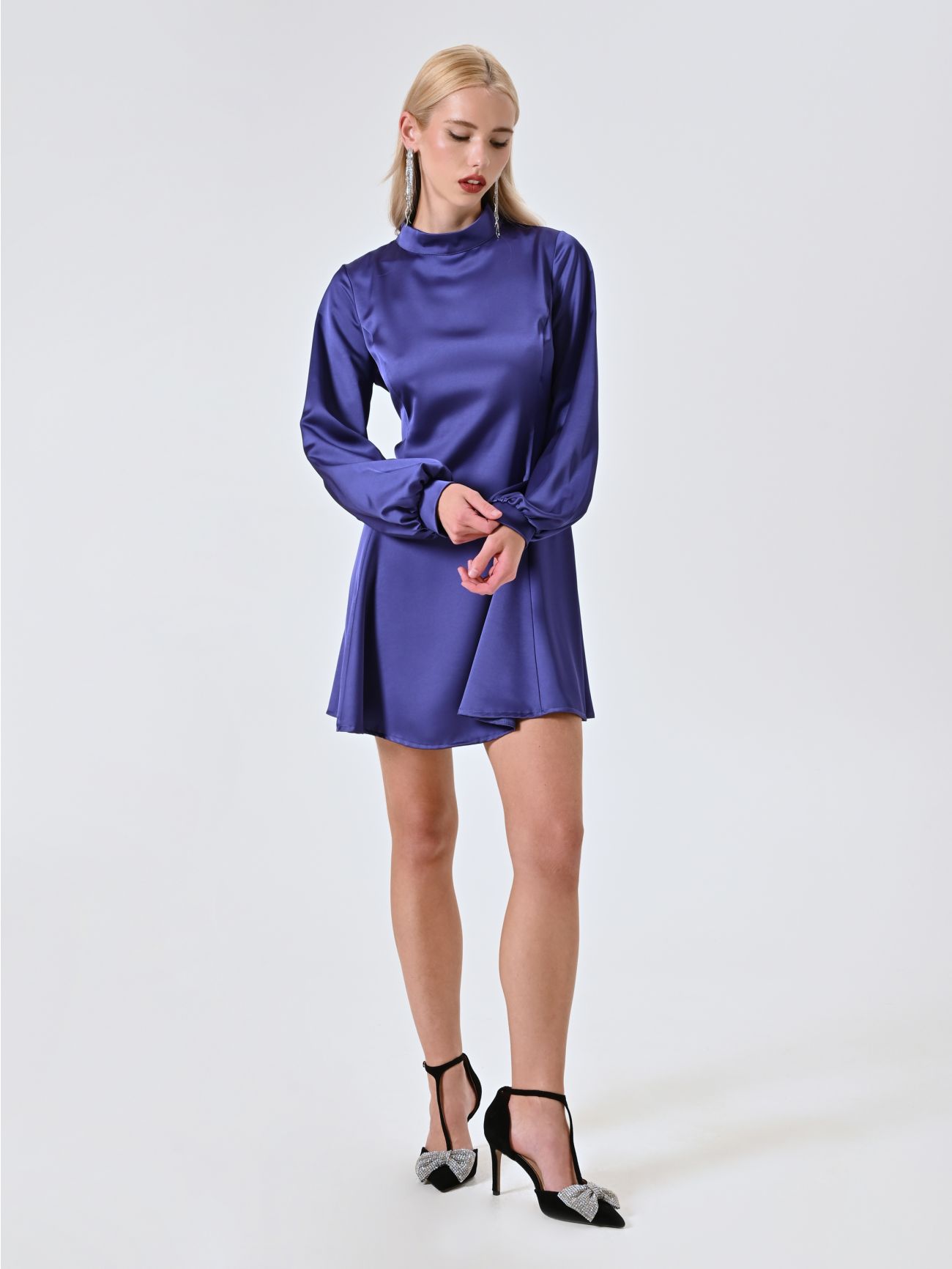 Vestido corto con espalda descubierta in_i7
