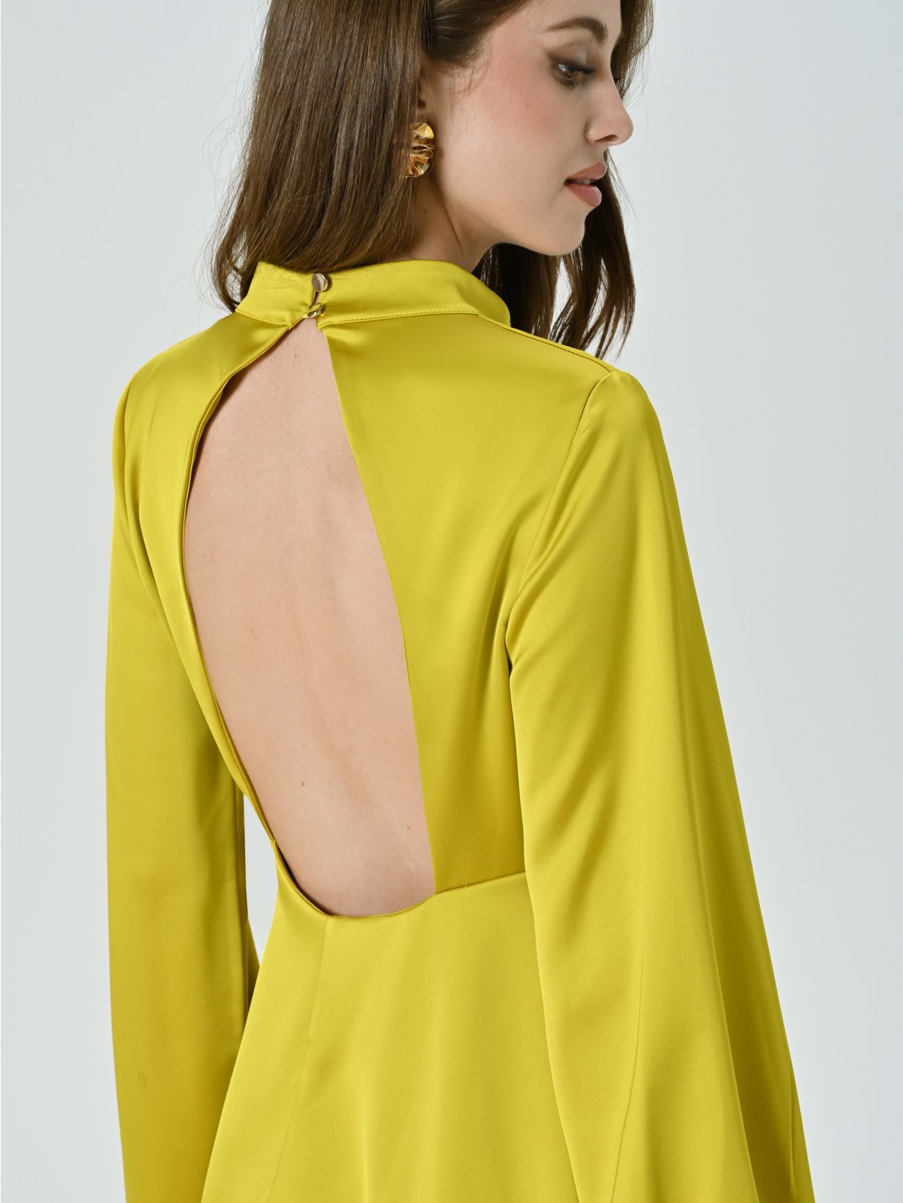 Vestido corto con espalda descubierta in_i5