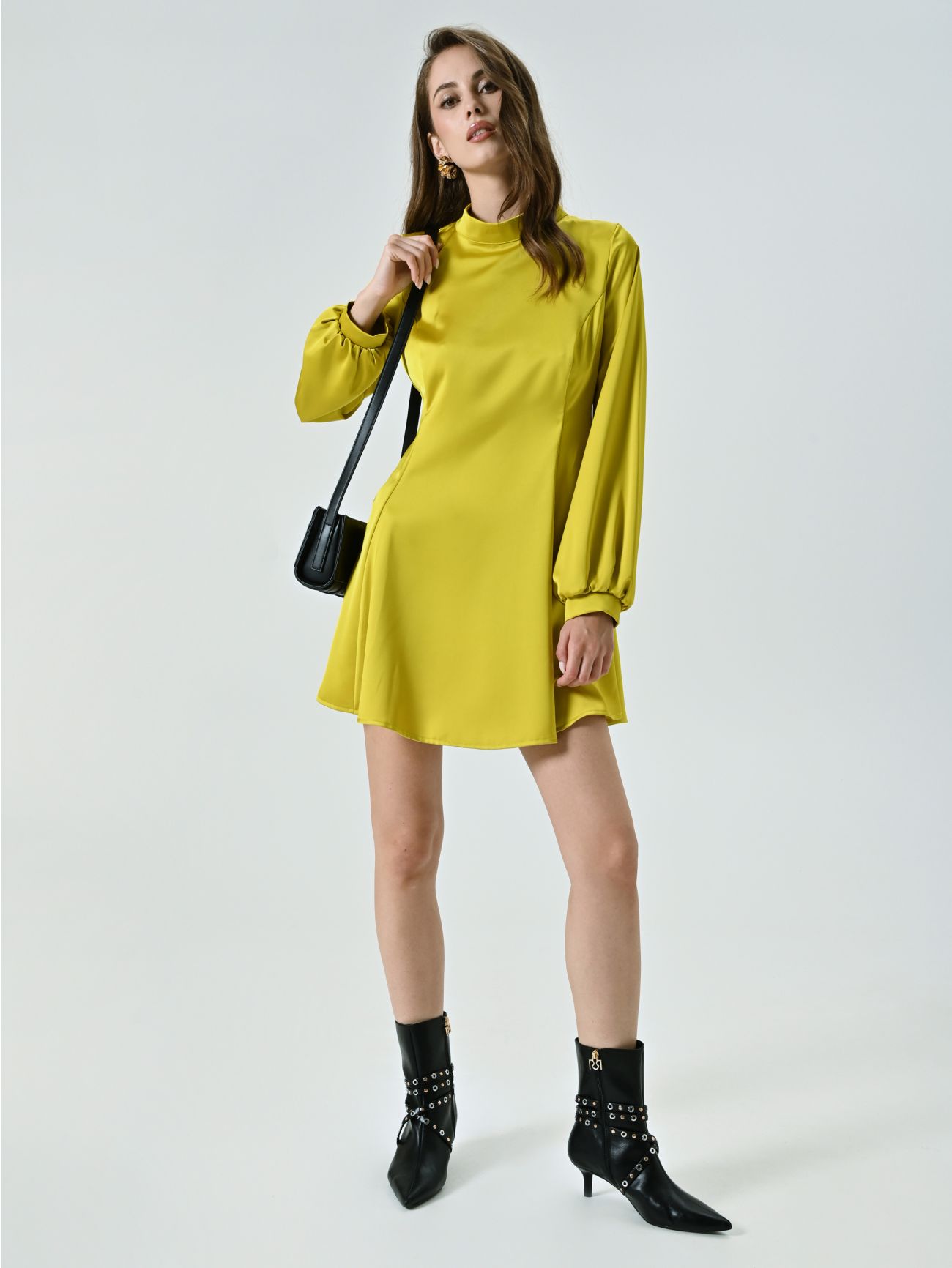Short Dress with Open Back sp_e1