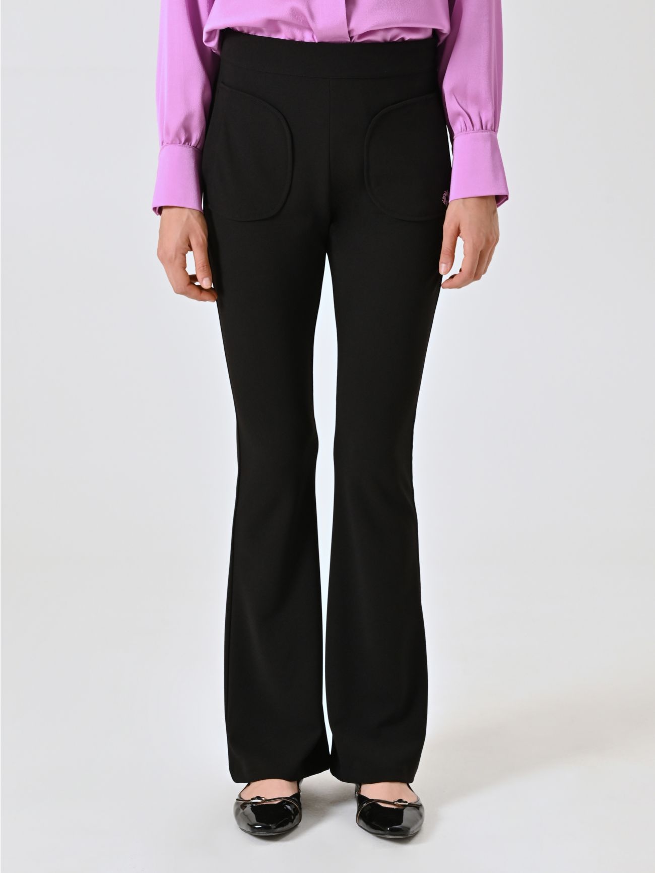 Pantalón acampanado negro det_2